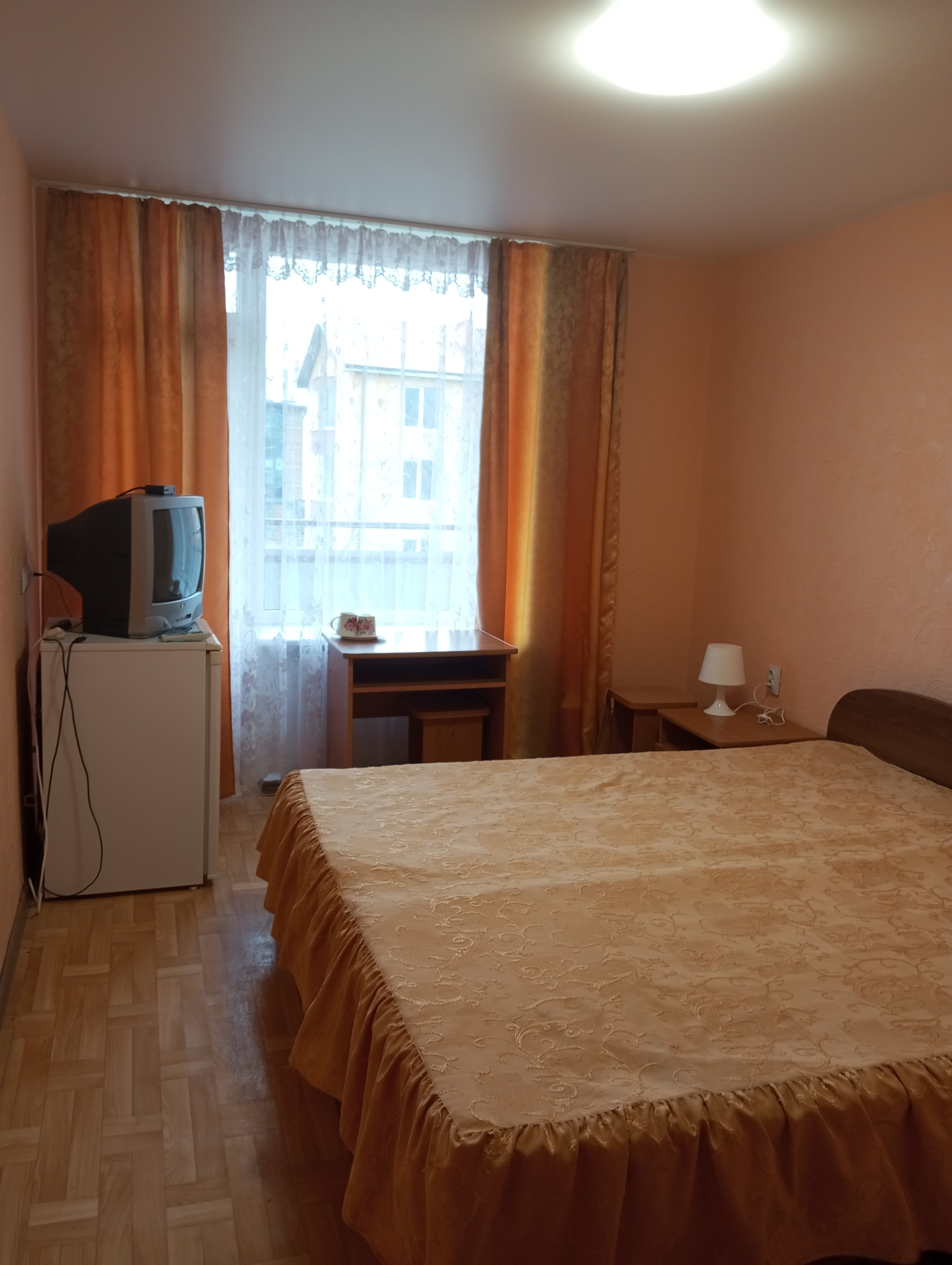 Двухместный Эконом с балконом (индивидуальный с/у рядом с номером)