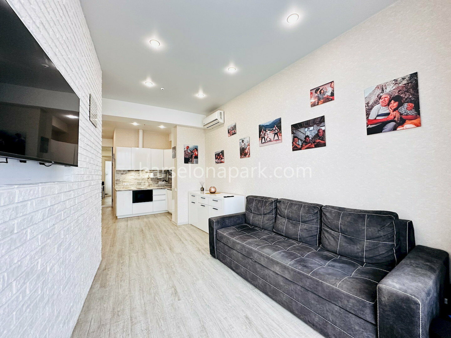 Дизайнерский апартамент с балконом! Центр Сочи! Пляж и набережная в 5 минутах!