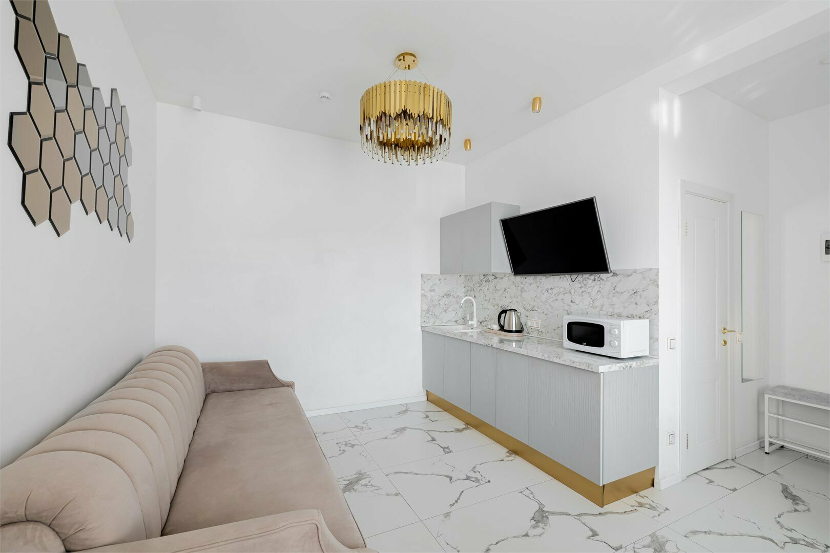 Апартаменты двухкомнатные с террасой и джакузи