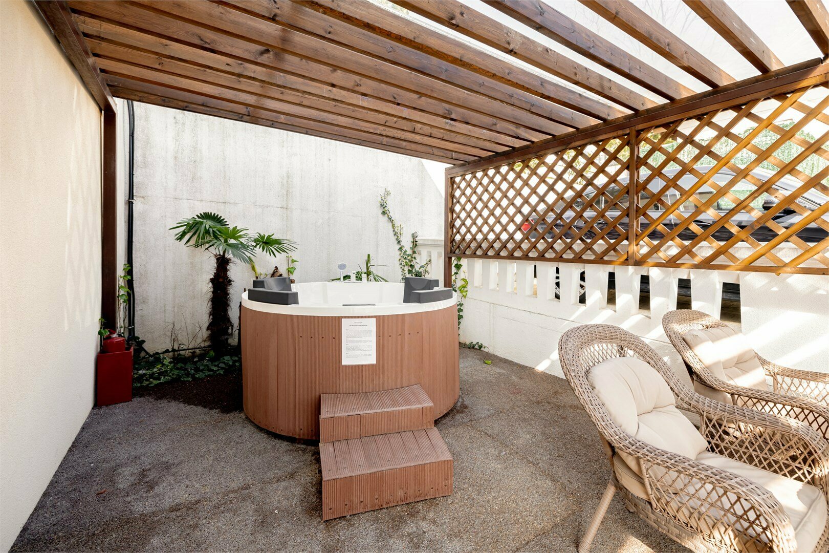 Апартаменты двухкомнатные с террасой и джакузи