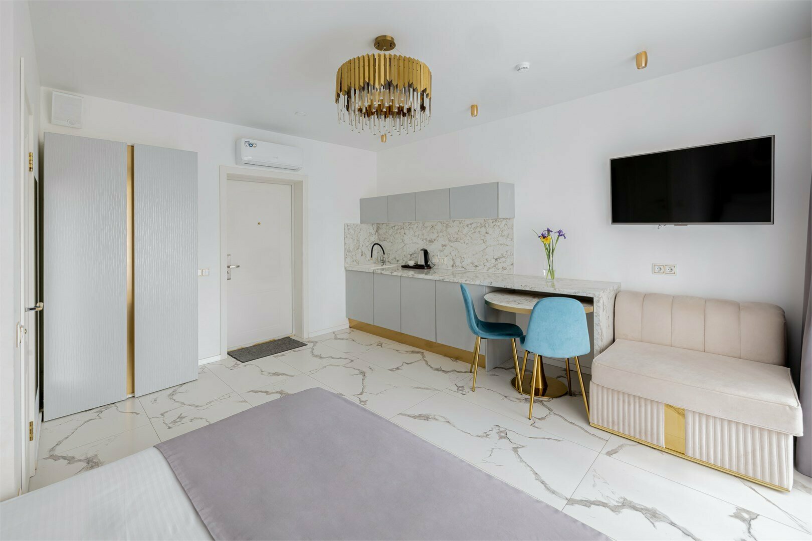 Делюкс видовой с балконом и террасой