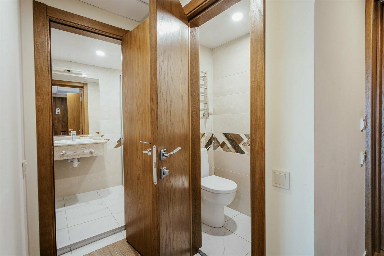 Стандарт улучшенный с балконом боковой вид на море. Корпус 1