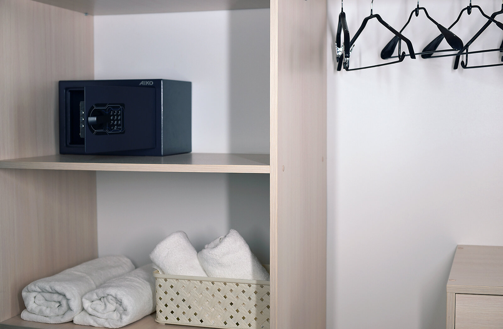 Небольшой двухместный номер с 2 отдельными кроватями