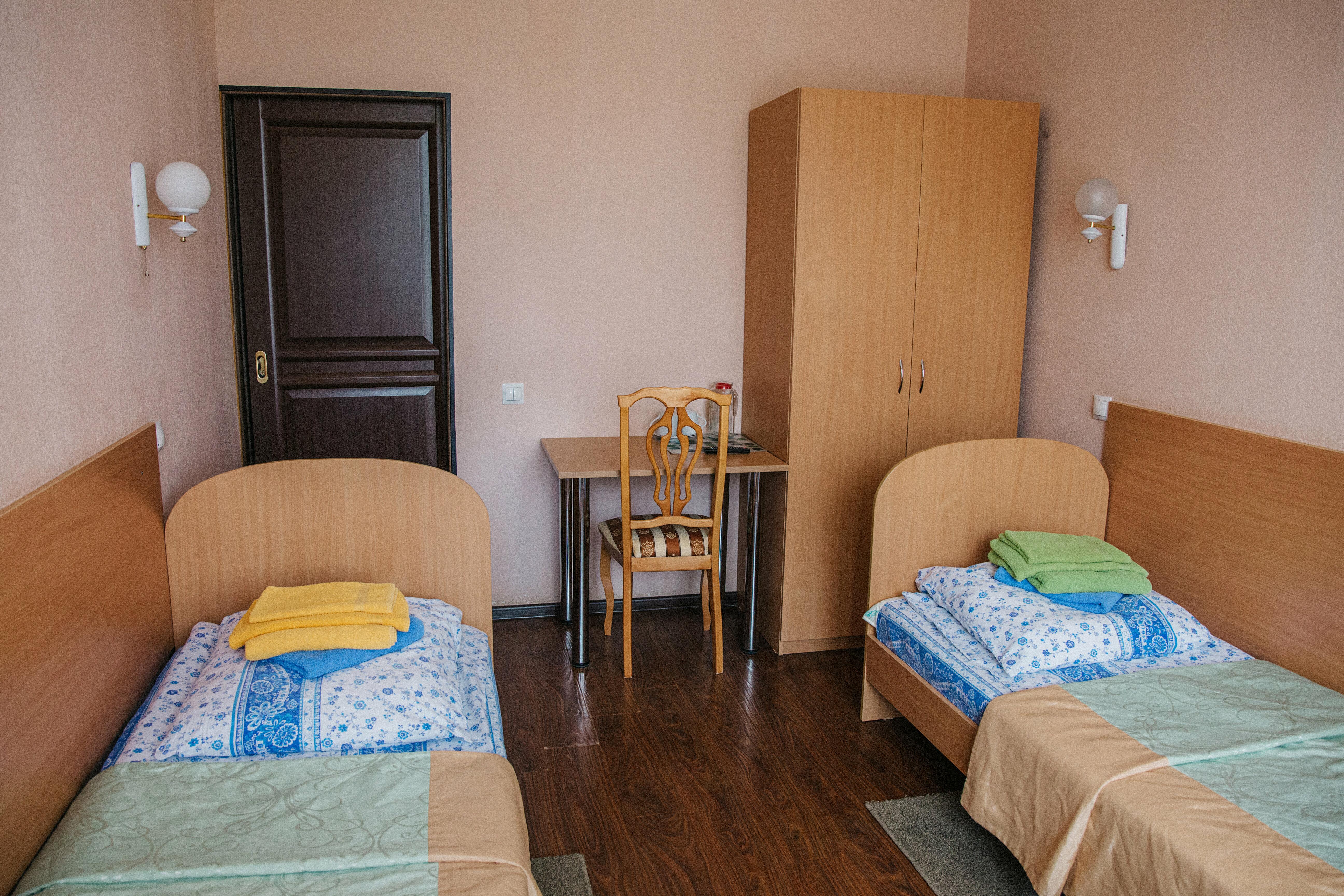 Стандарт двухместный с 2 раздельными односпальными кроватями, окна во двор