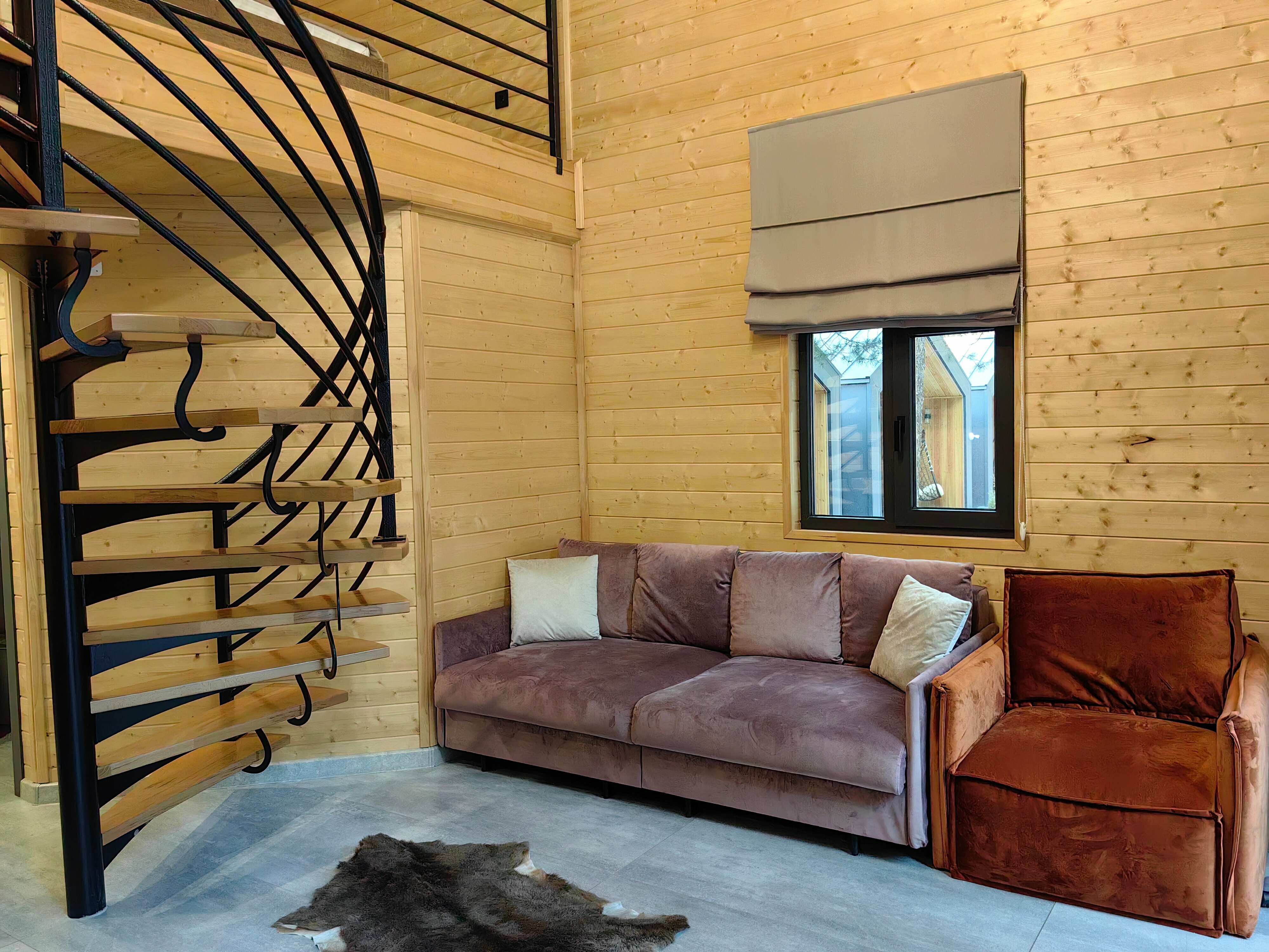 Двухуровневый дом с видом на горы