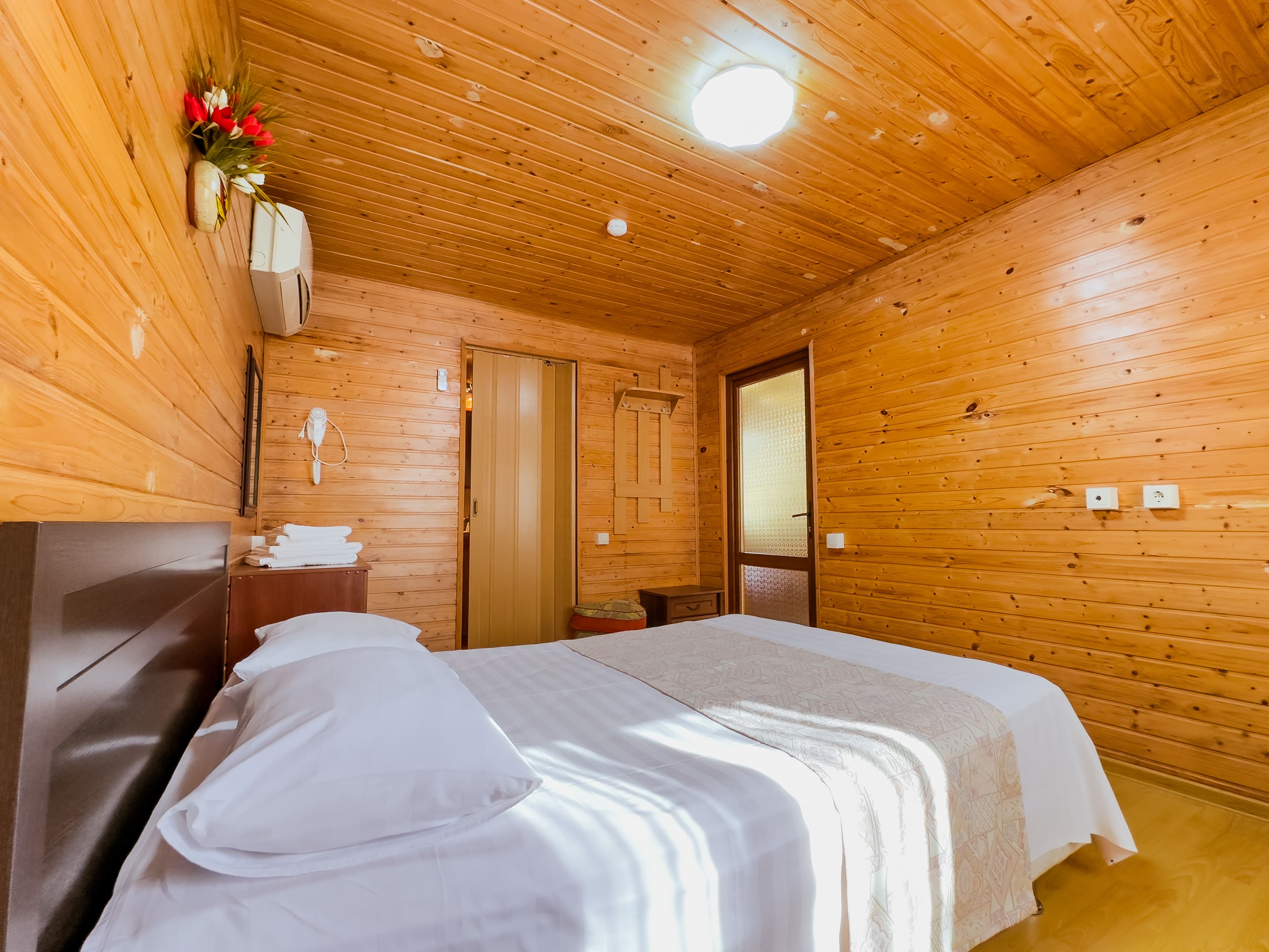 Финский домик 4-х местный 2-х комнатный с кухней-гостиной