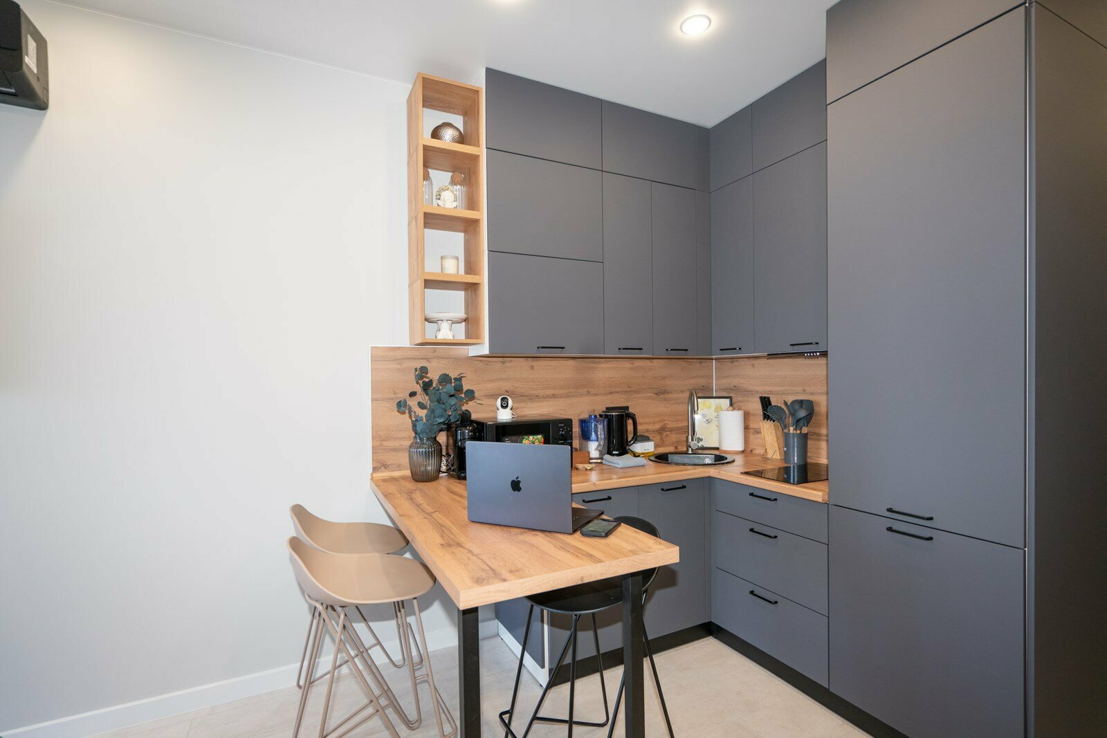 Дизайнерская студия LS-IN THE MOMENT жизнь в моменте в Алуште - вид на море с 11 этажа