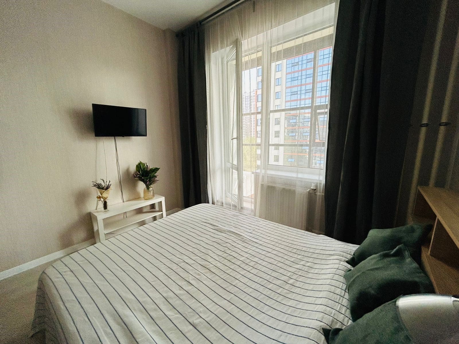 Трехместный номер с эл.плитой, кухней и лоджией