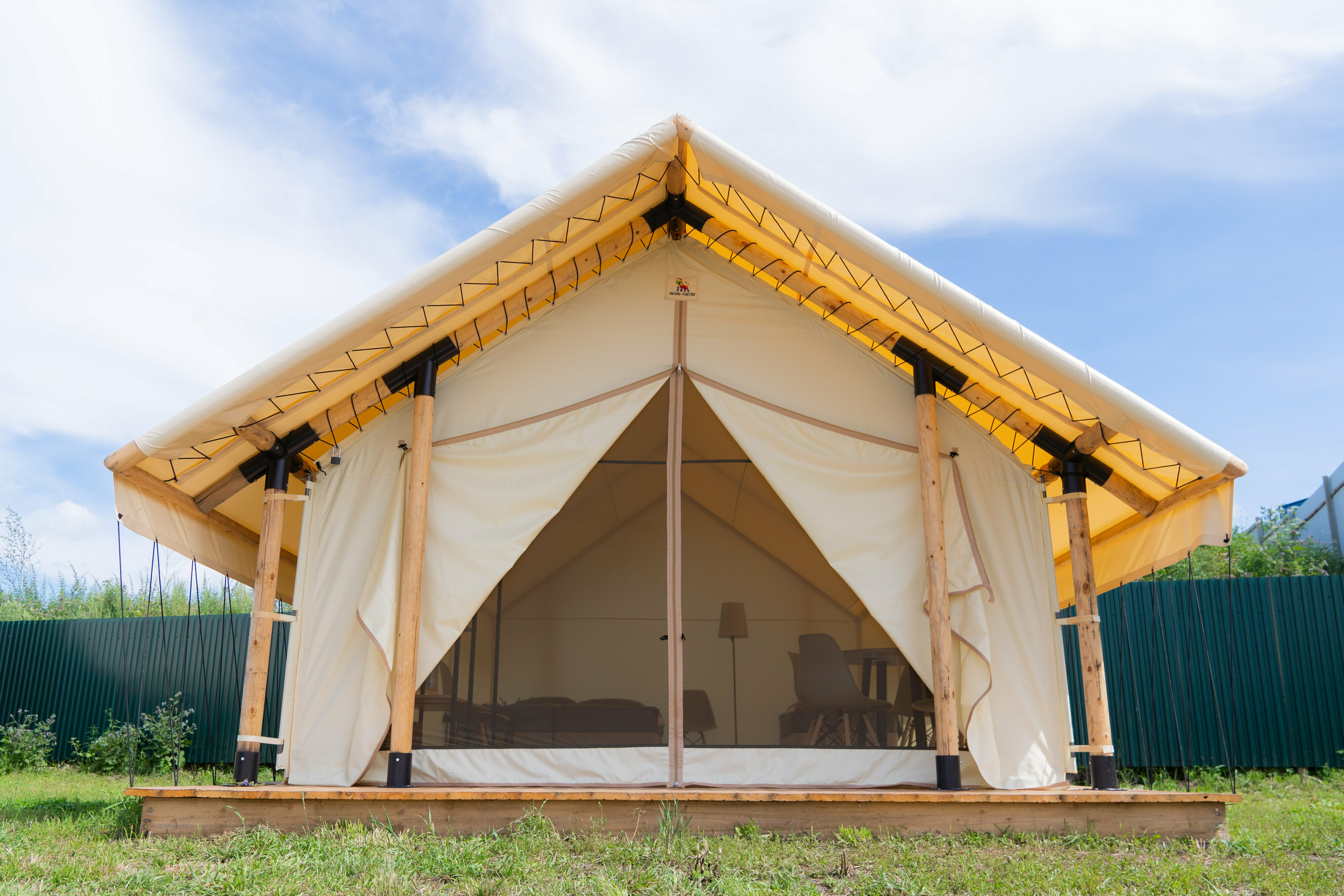 Четырёхместный номер с красивым видом на озеро