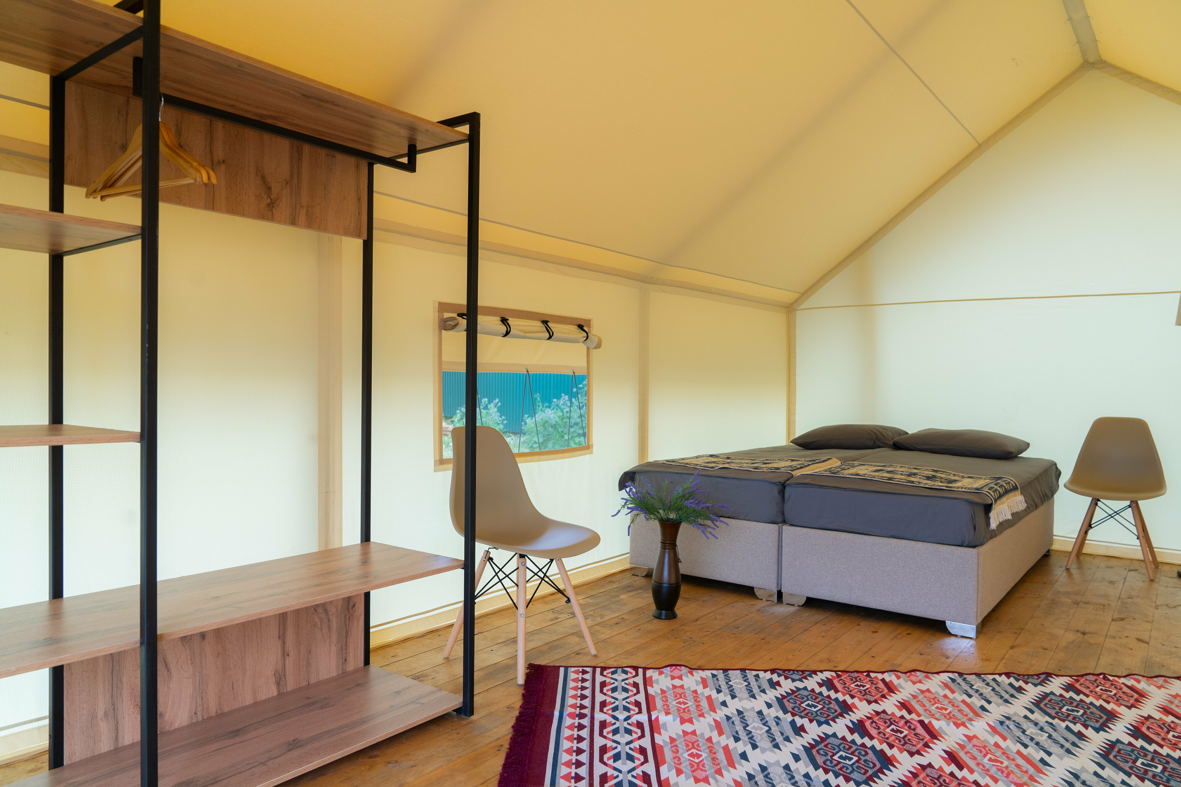 Четырёхместный номер с красивым видом на озеро