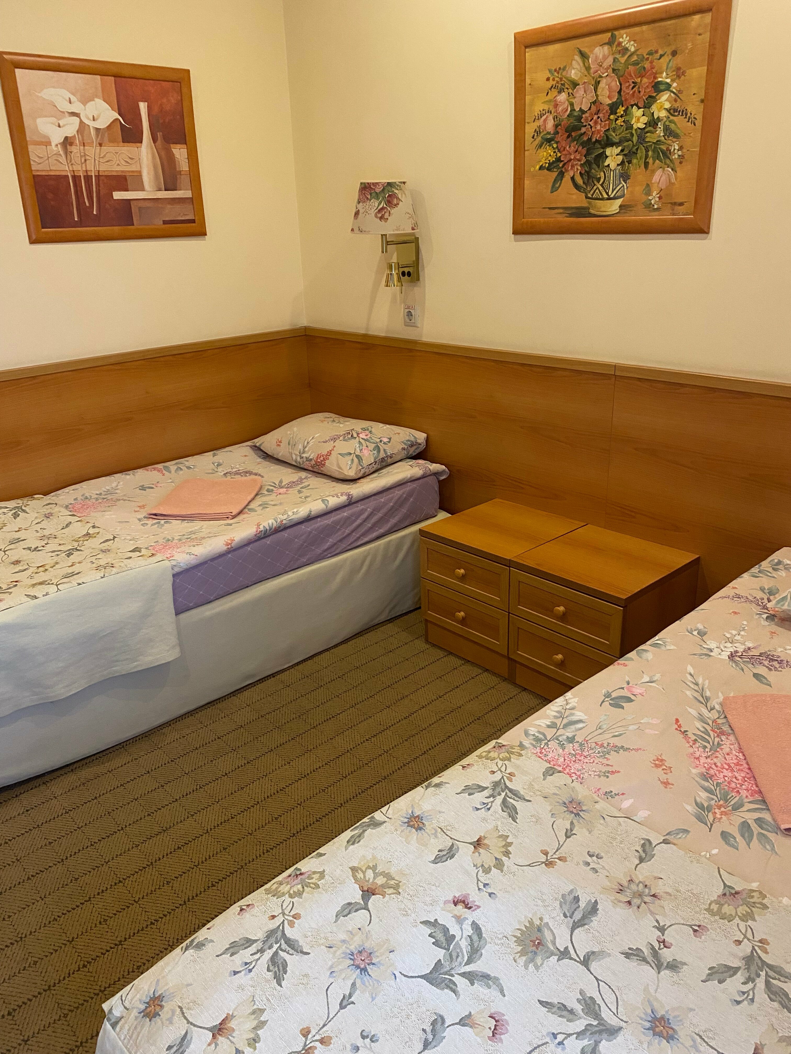 Двухместный номер эконом-класса с 2 отдельными кроватями