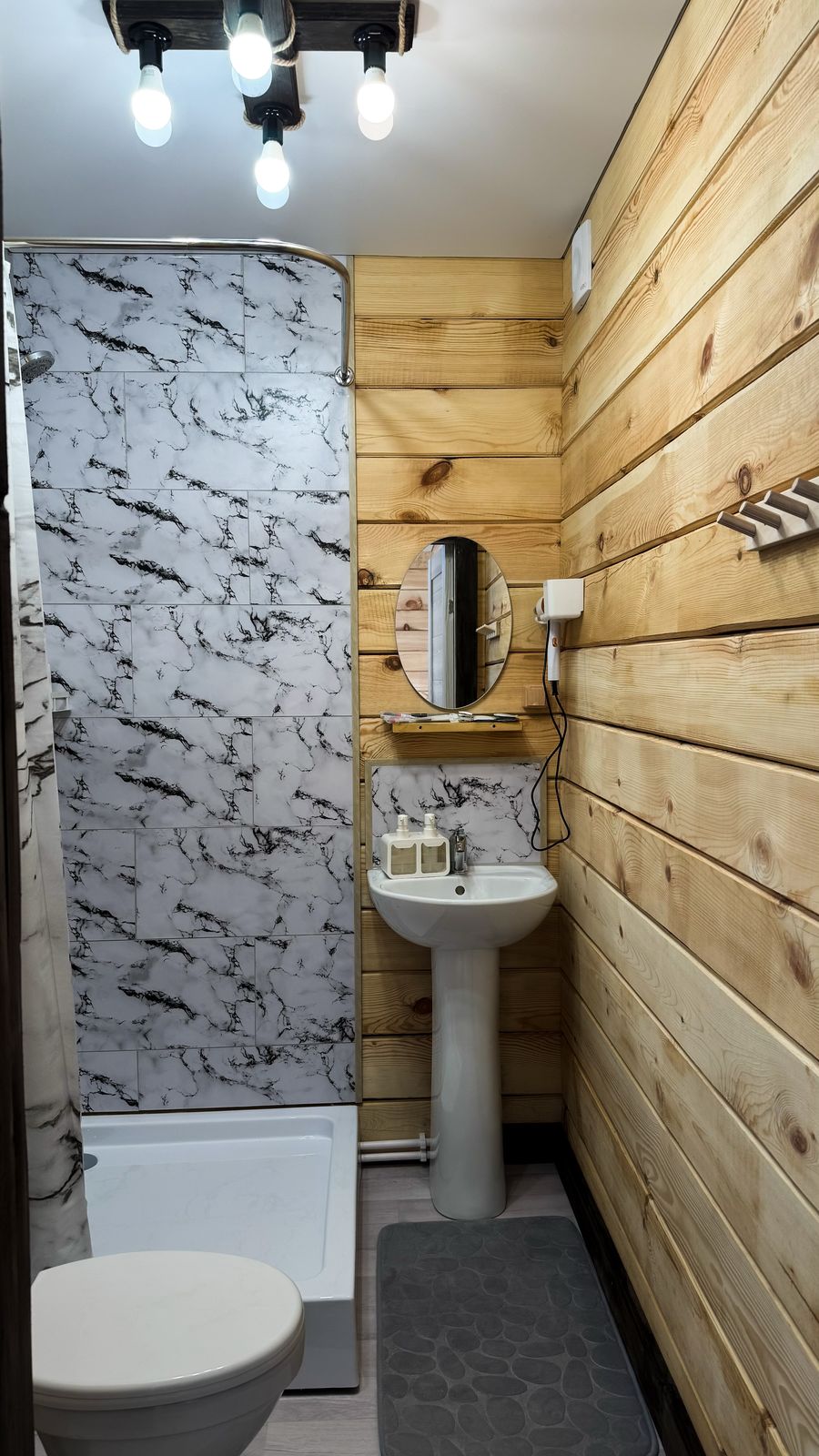 Четырехместный номер с видом на горы