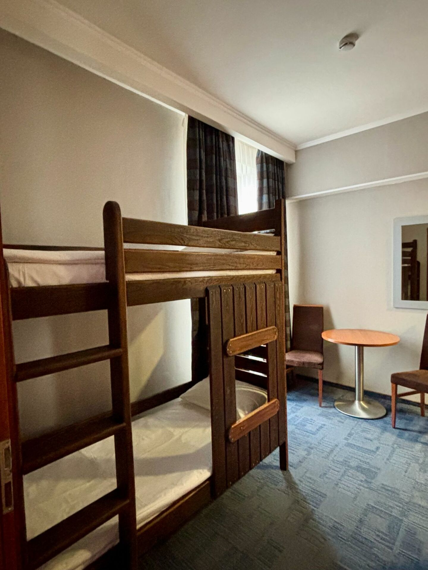 Семейный номер с детской двухярусной кроватью