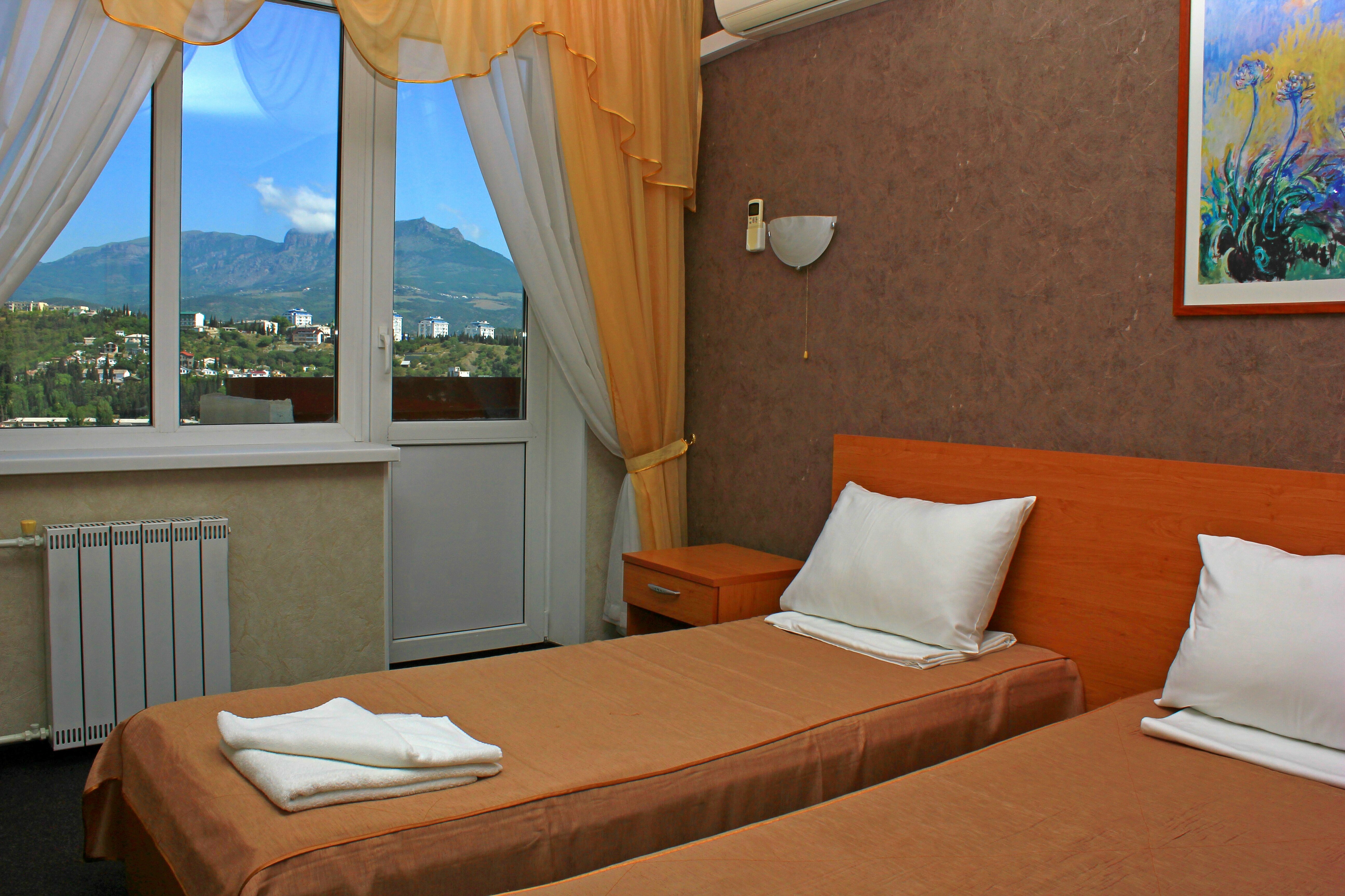 Двухместный номер с 2 отдельными кроватями и балконом