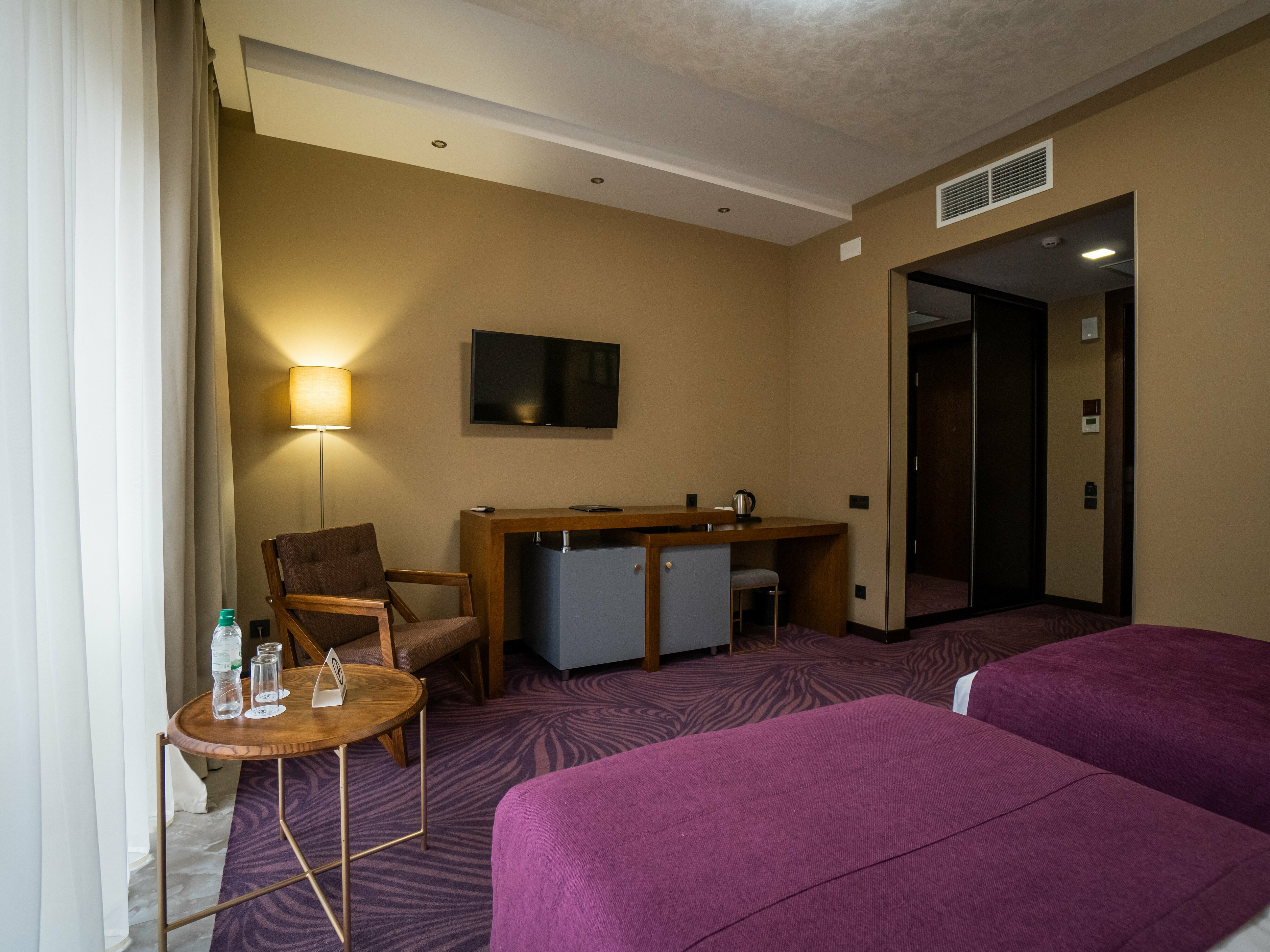 СТАНДАРТНЫЙ НОМЕР  С ДВУМЯ РАЗДЕЛЬНЫМИ КРОВАТЯМИ