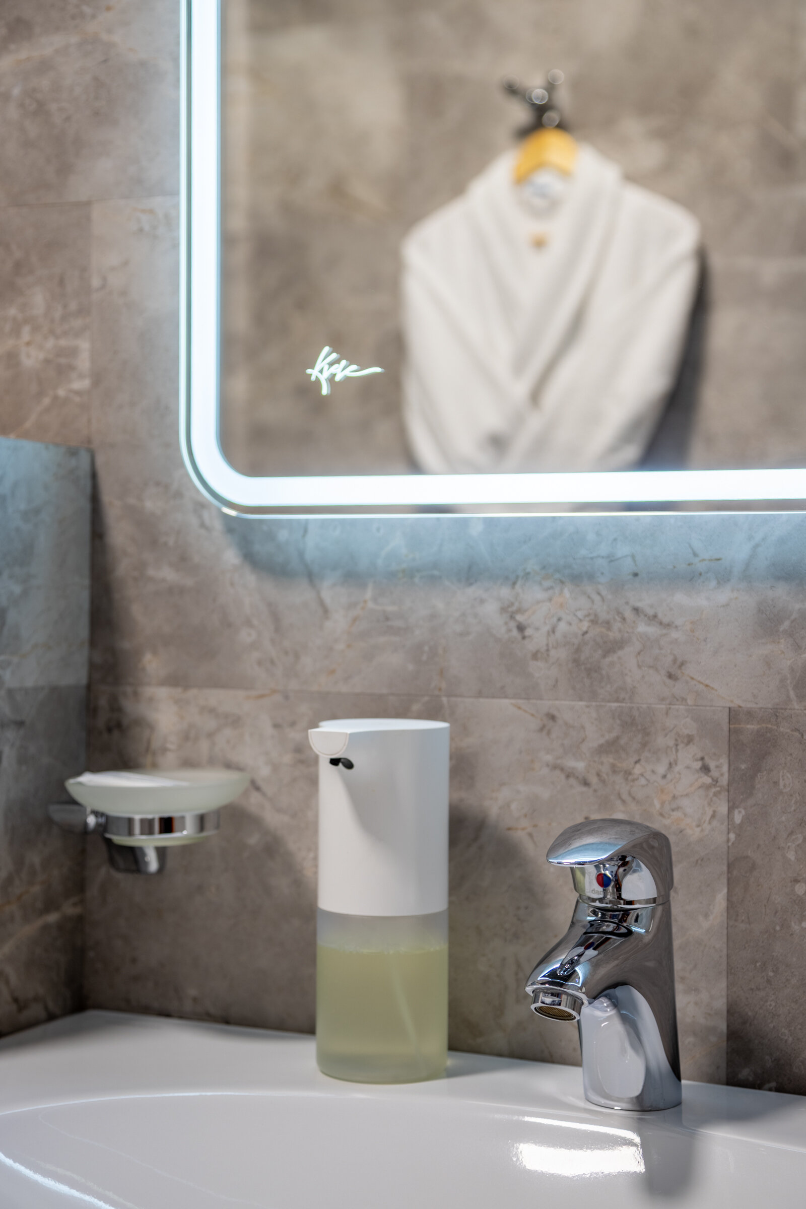 Улучшенный номер с кроватью размера «king-size»