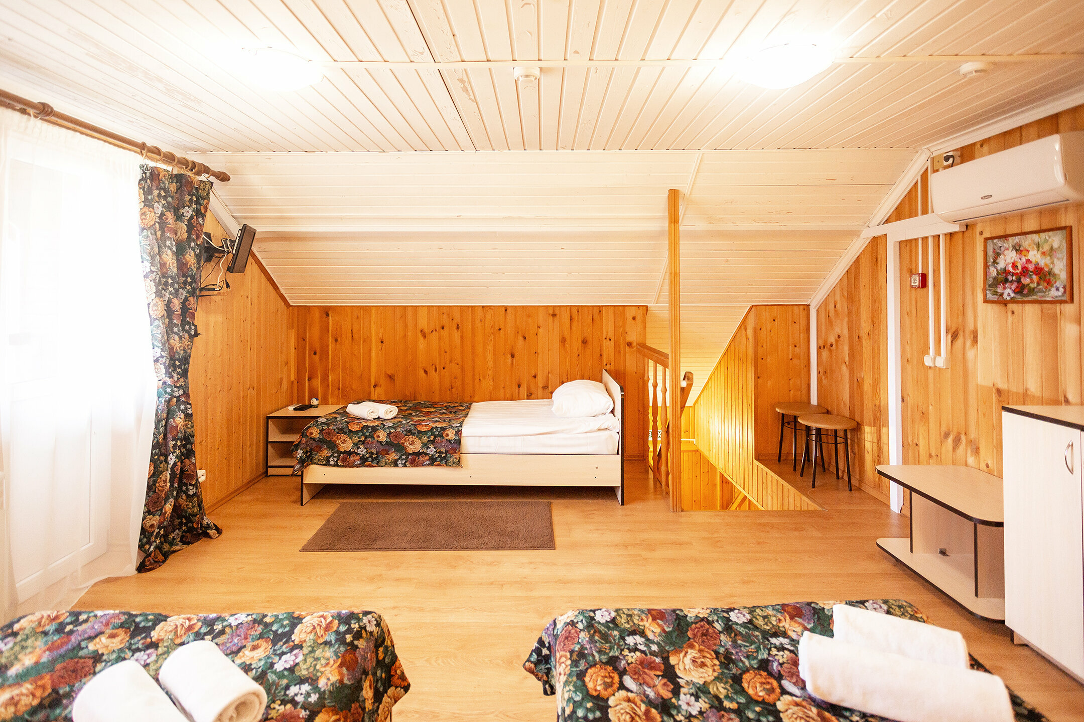 Двухуровневый трехместный номер с кондиционером