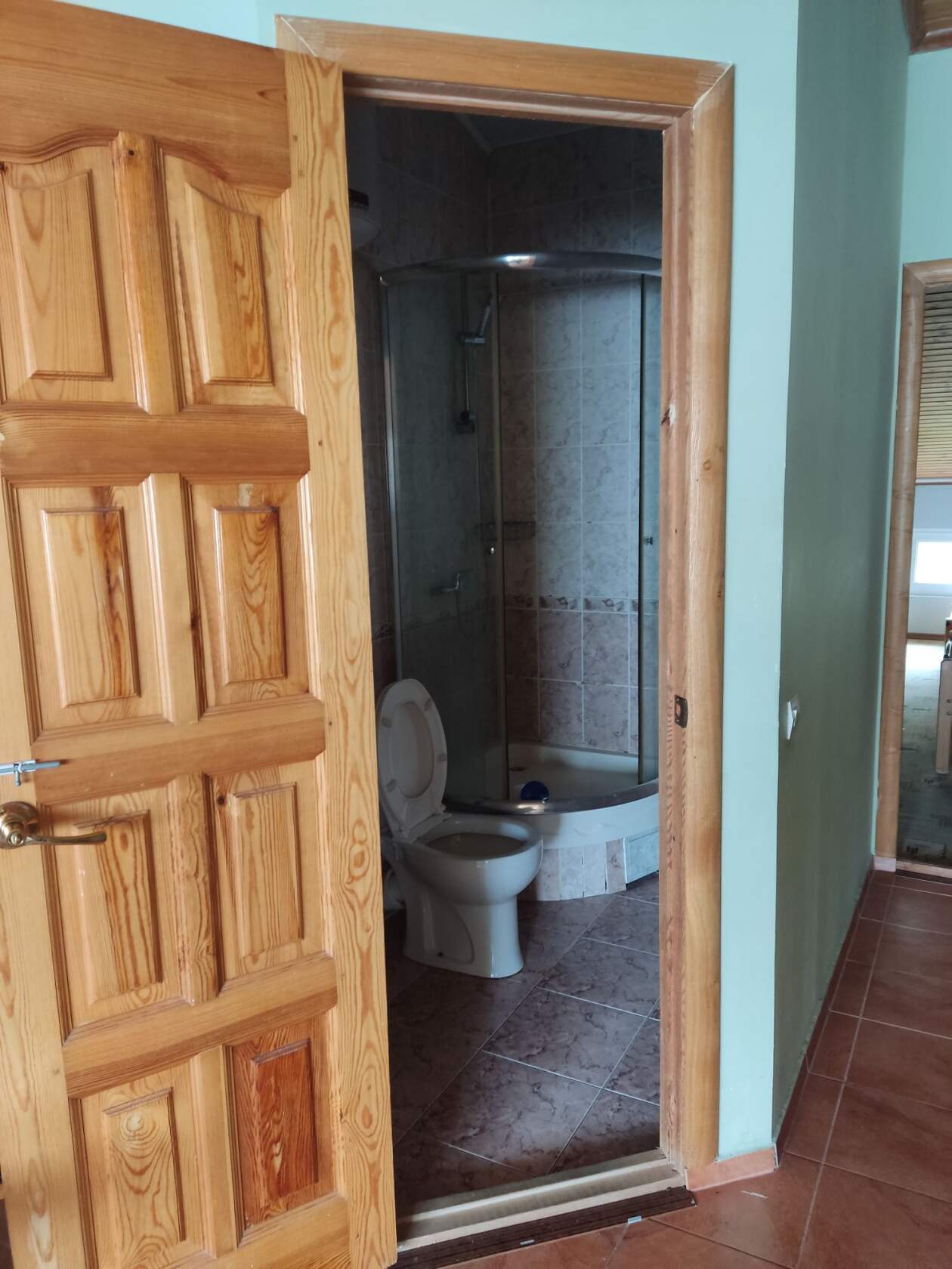 Cемейный номер с собственной ванной комнатой