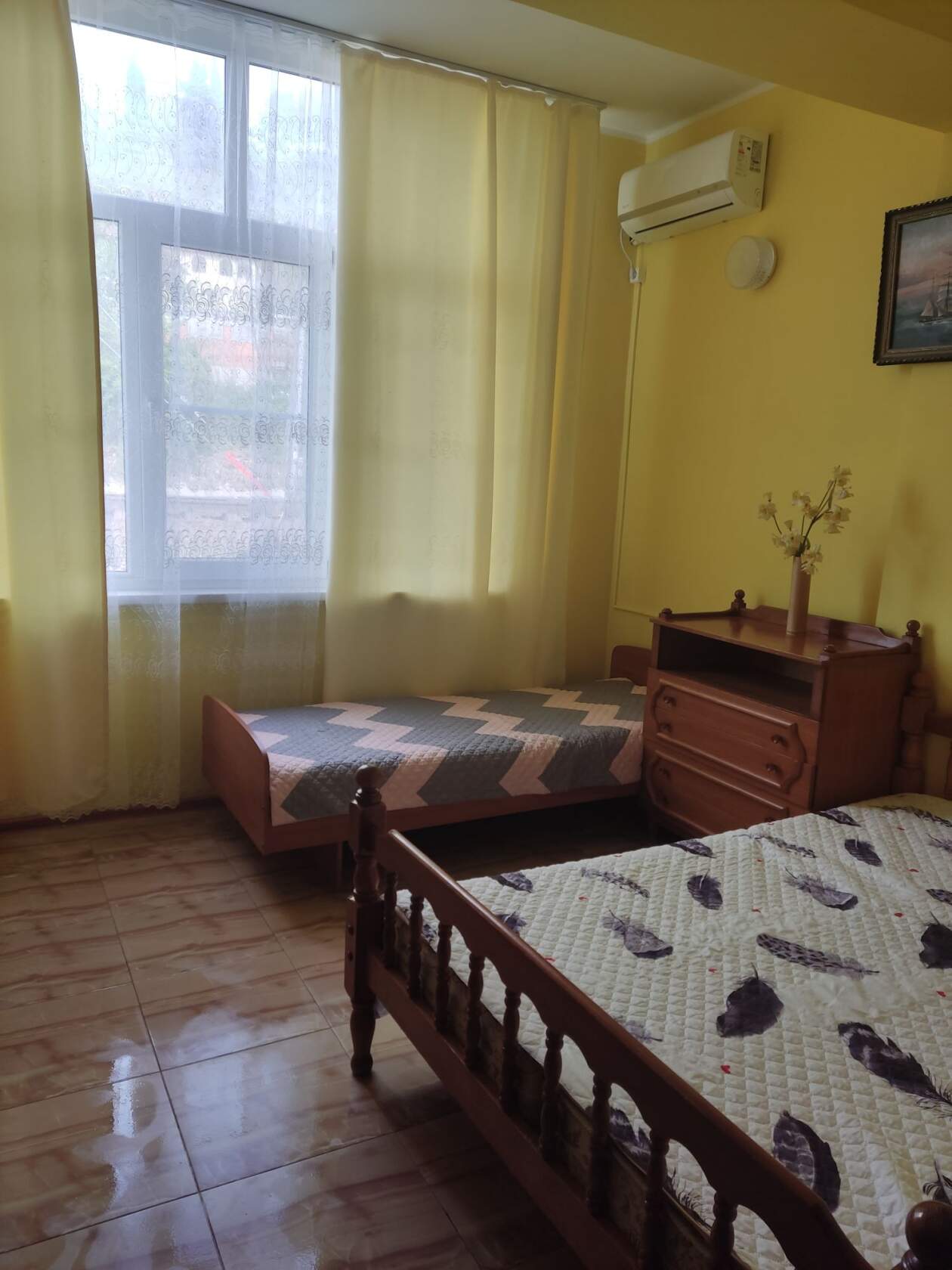 Трехместный номер с видом на город