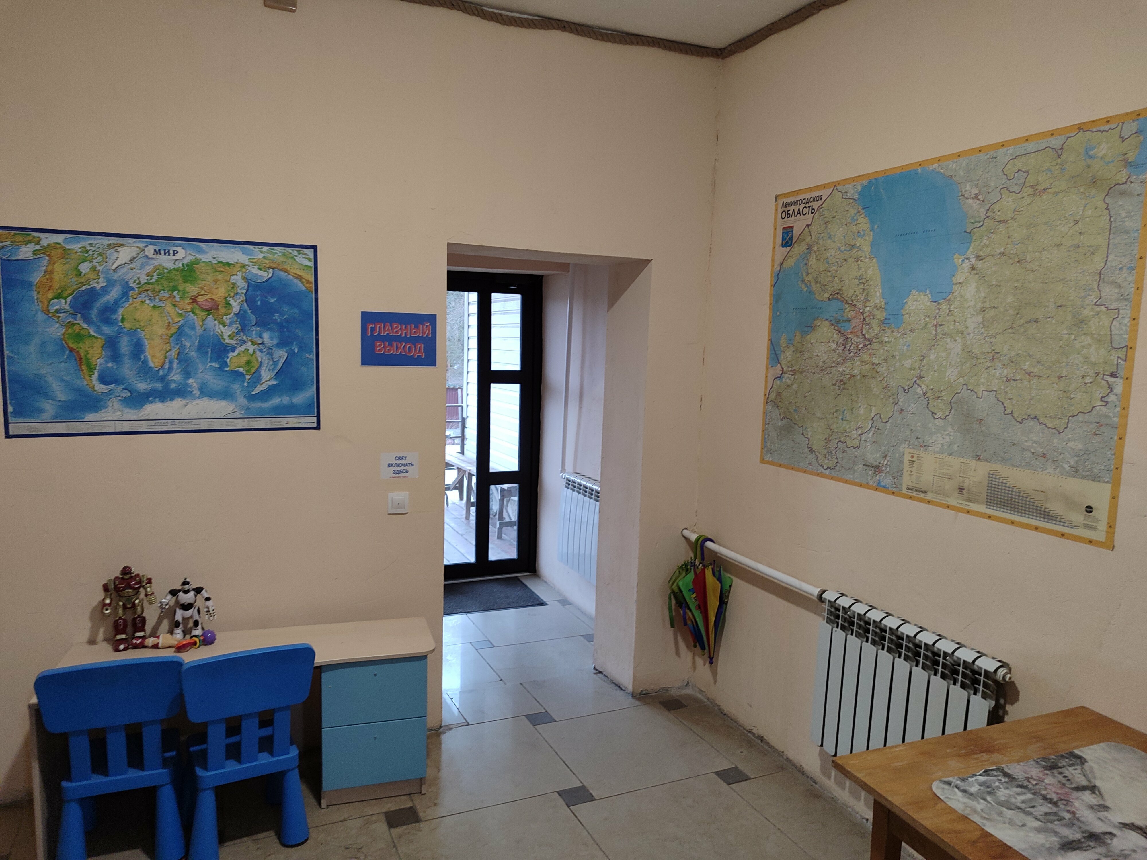 "Окно в Париж", комната, эконом без окна с кондиционером, двухместная, односпальные кровати, Wi-Fi, удобства на 5 комнат, 12 кв/м, 2 этаж