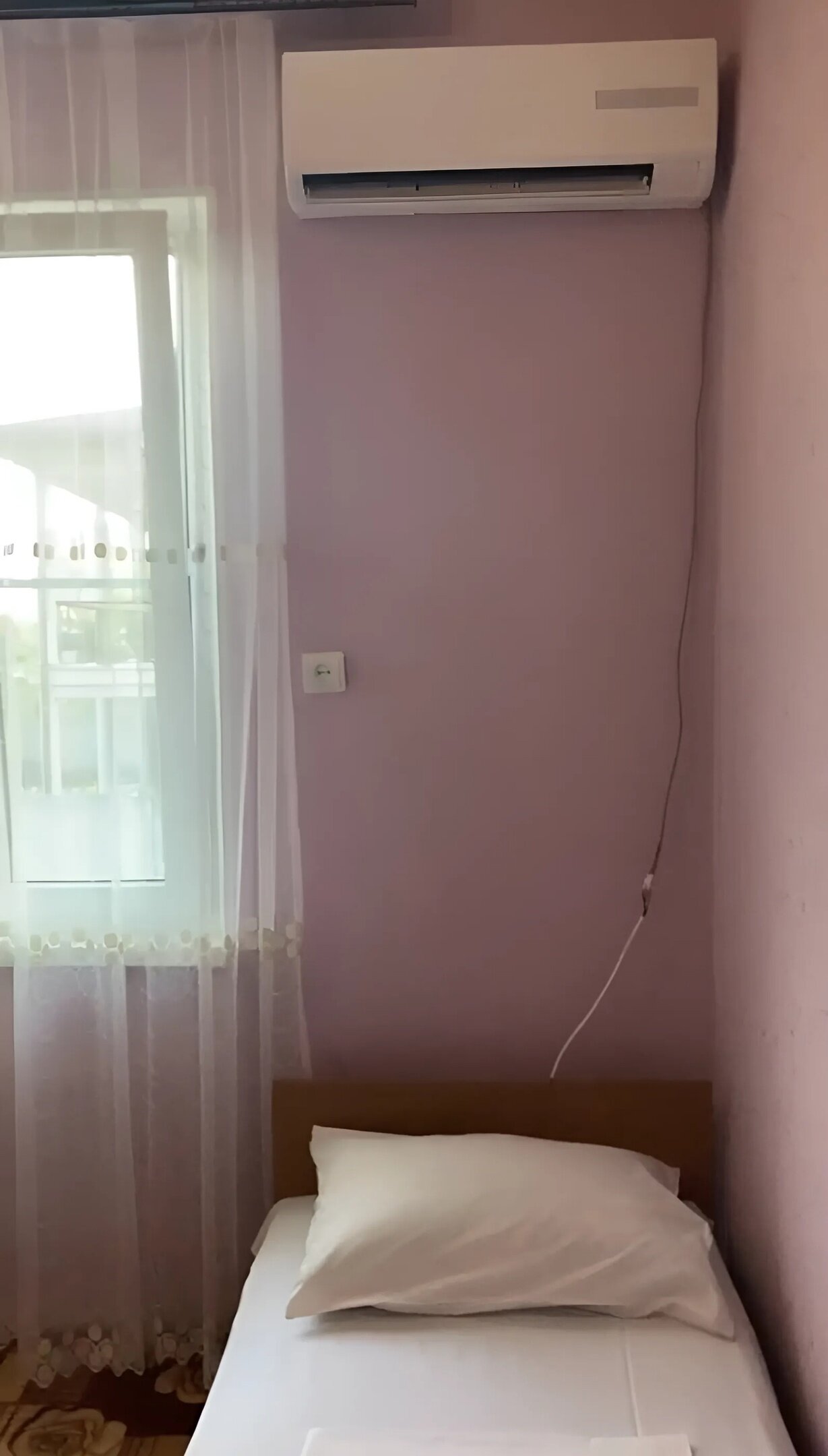 Трехместный номер эконом-класса с общей ванной комнатой