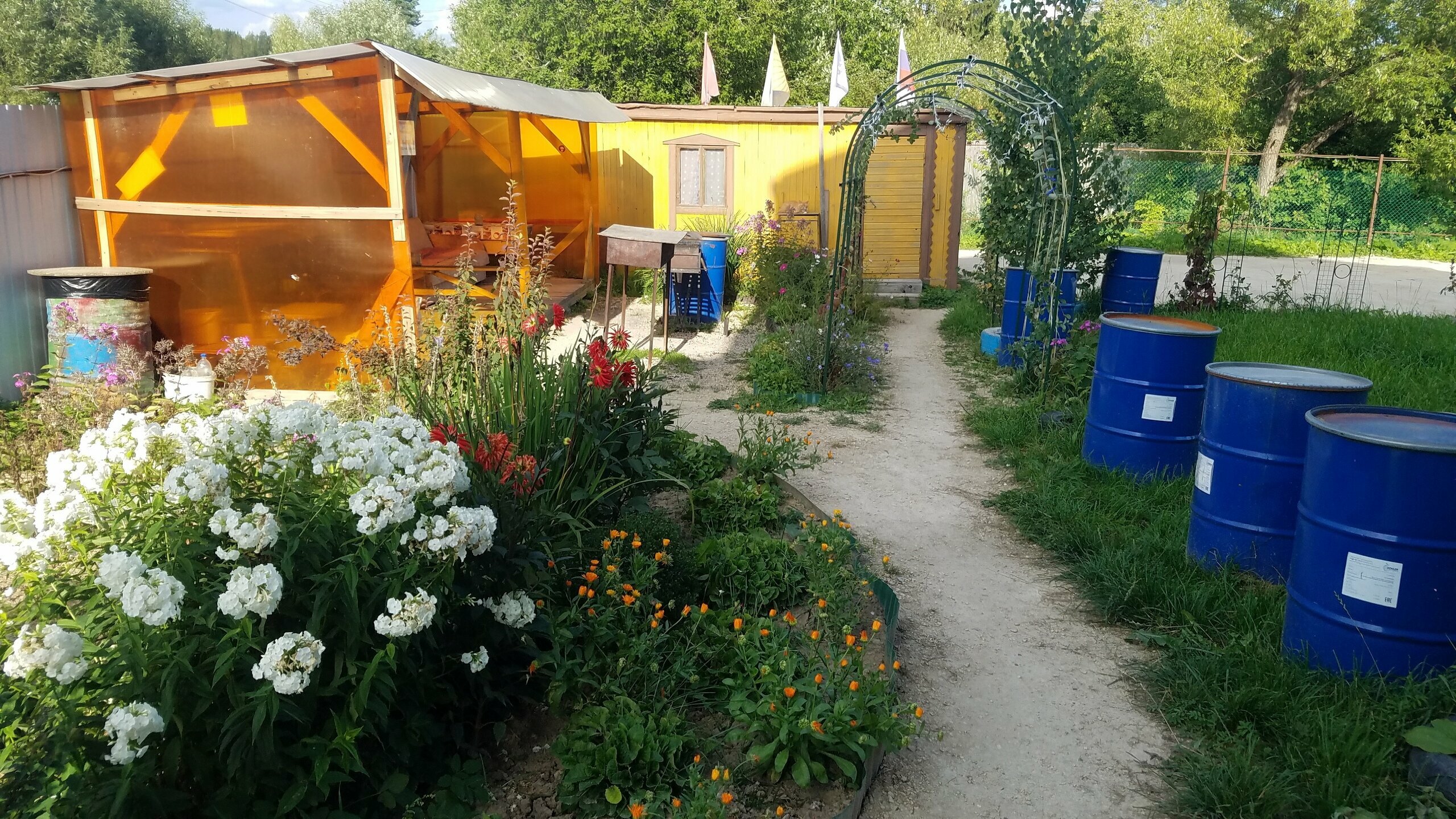 "Окно в Саблино", комната, эконом, трехместная, односпальные кровати + кресло-кровать, Wi-Fi, удобства на 5 комнат, 15 кв/м, 2 этаж