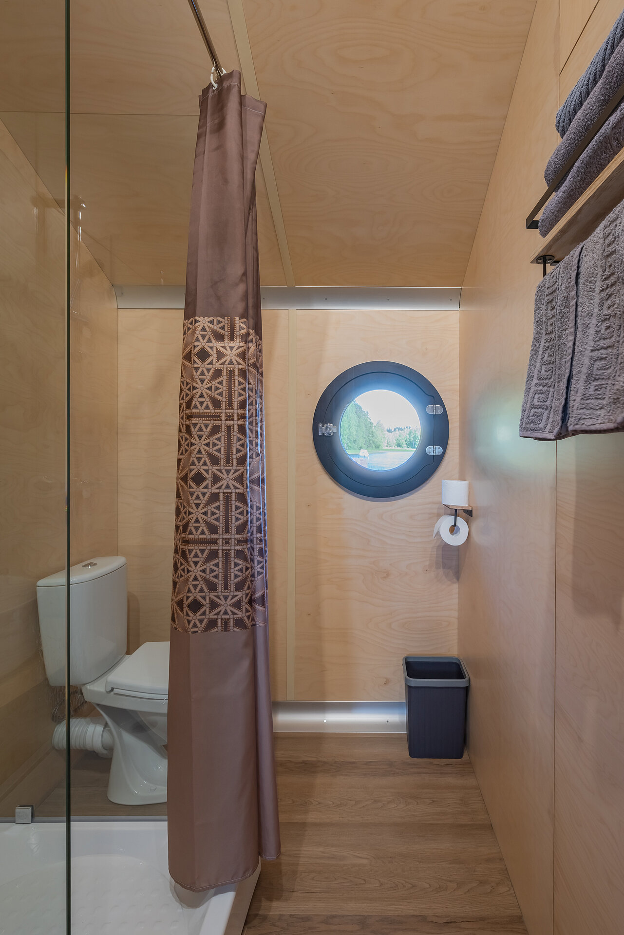 Хаусбот на воде двухкомнатный