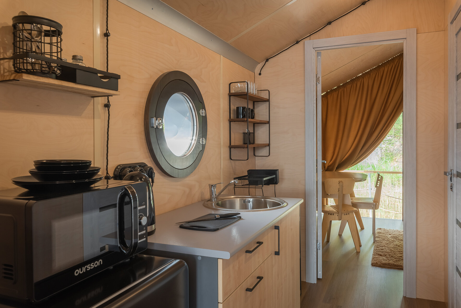 Хаусбот на воде двухкомнатный