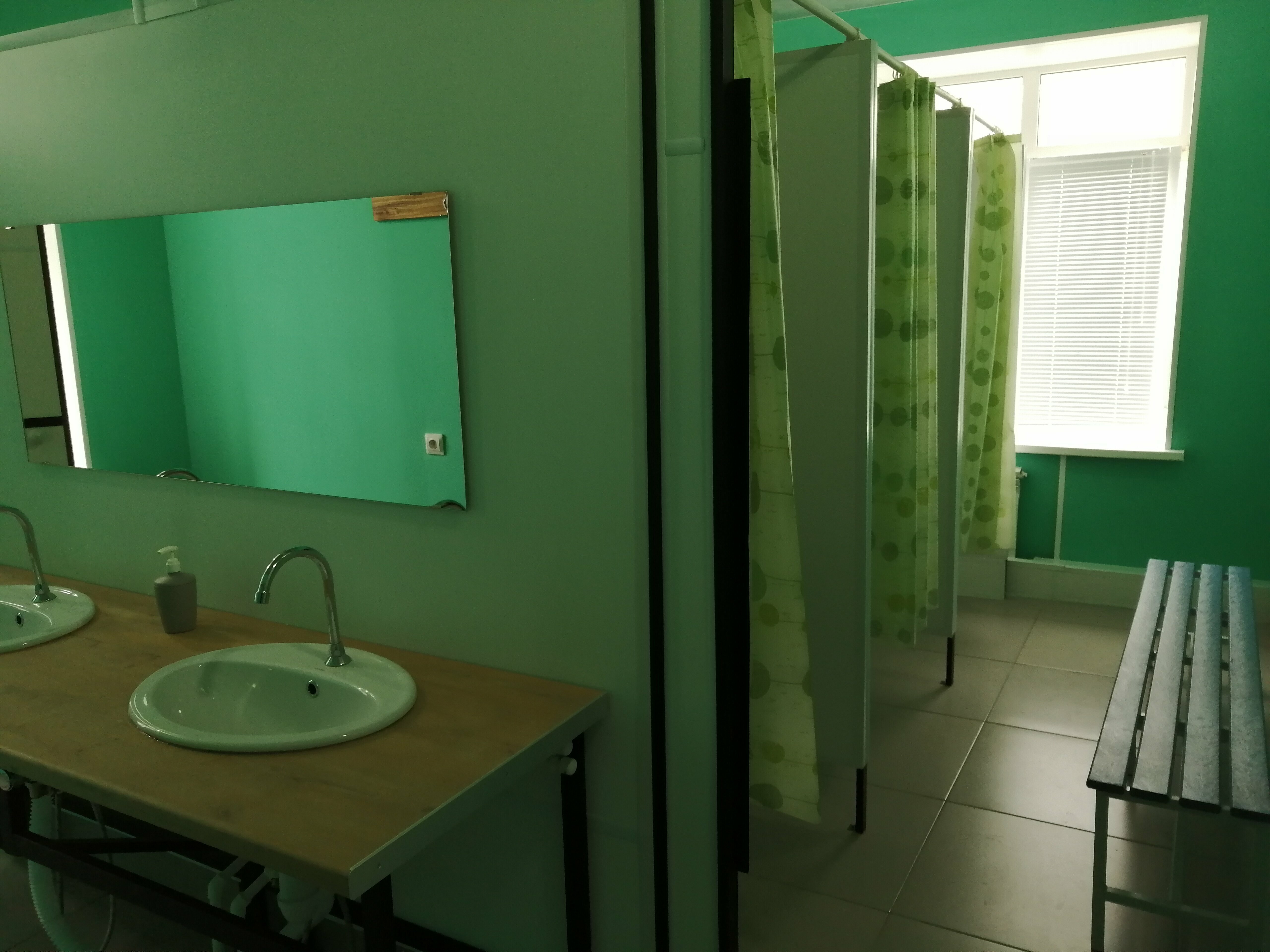 Одноместный номер с общим душем и туалетом