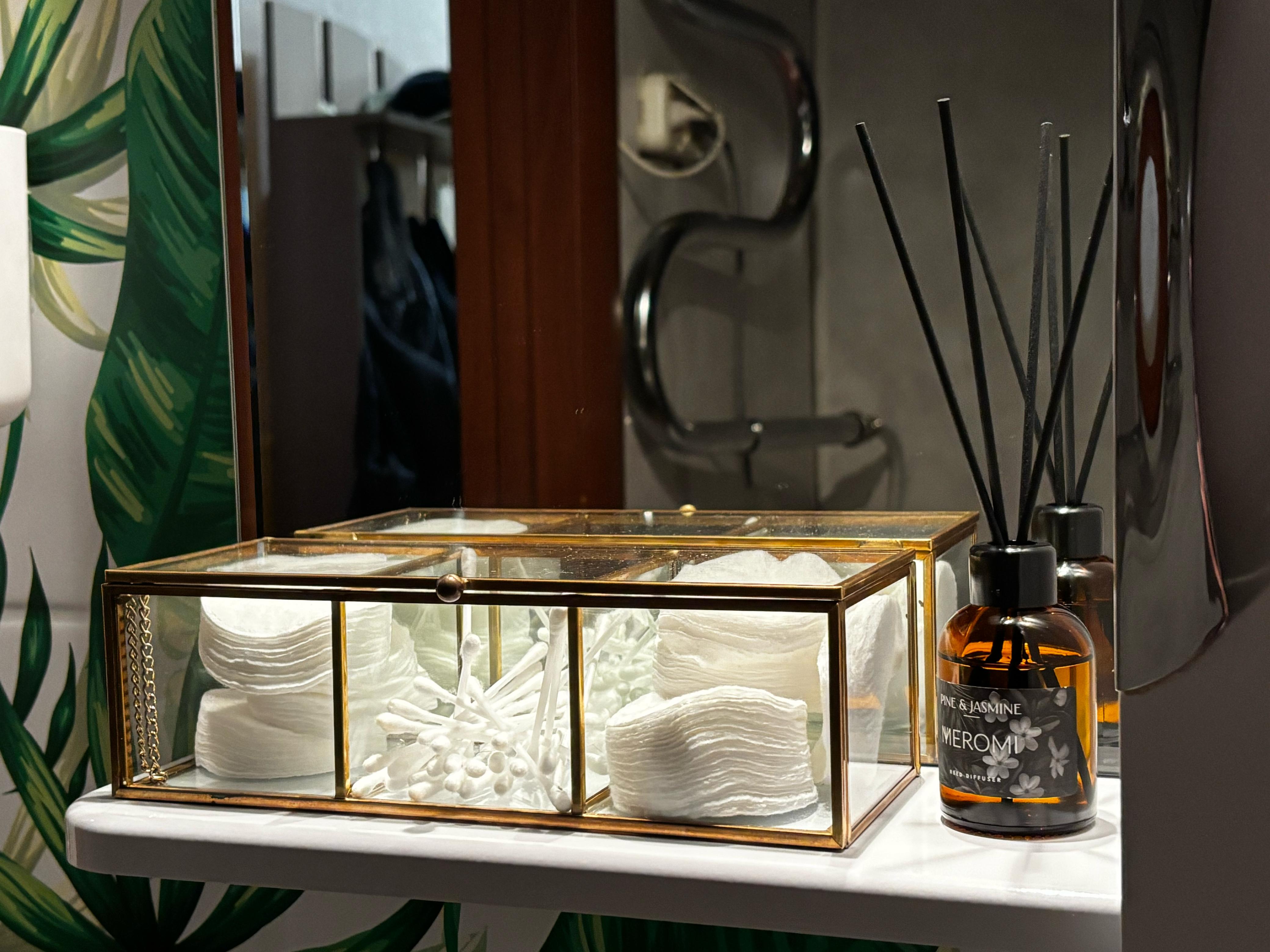 Двухместный номер с двуспальной кроватью и дополнительным спальным местом (общая ванная)