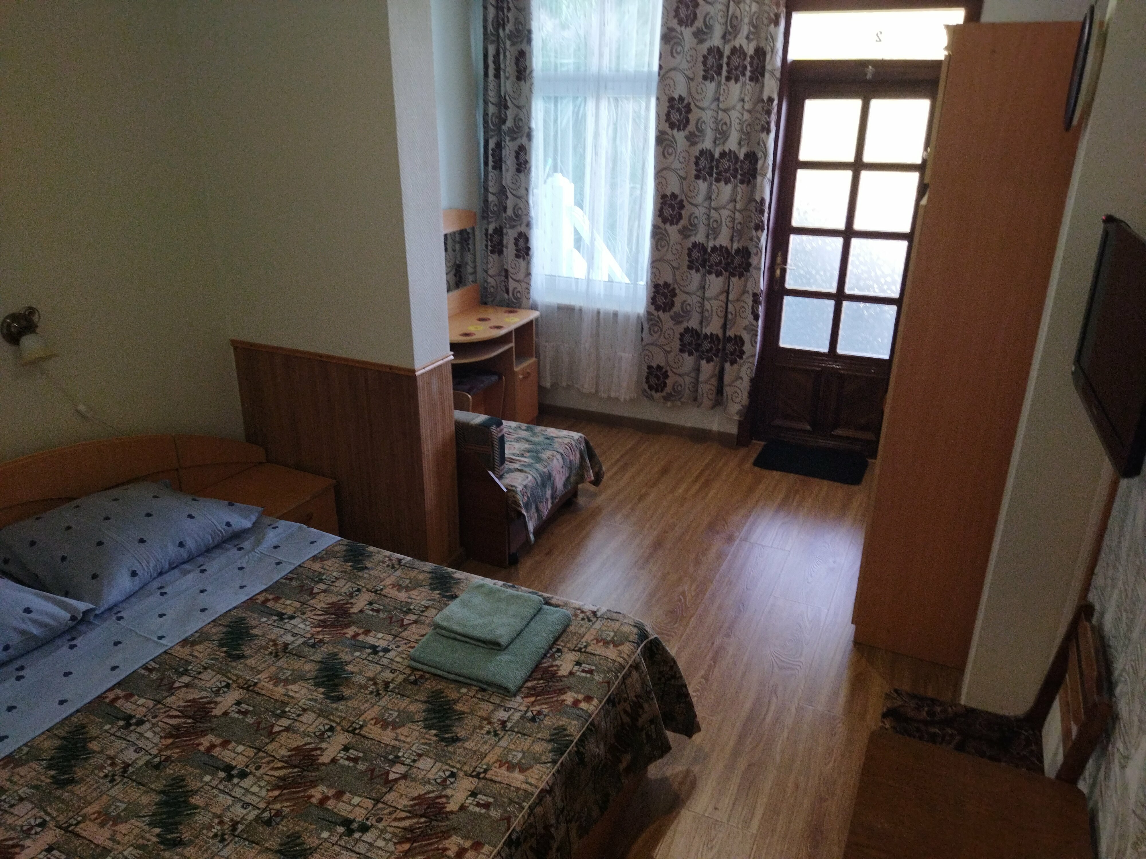 № 2 С выходом на общий балкон, боковой вид на море