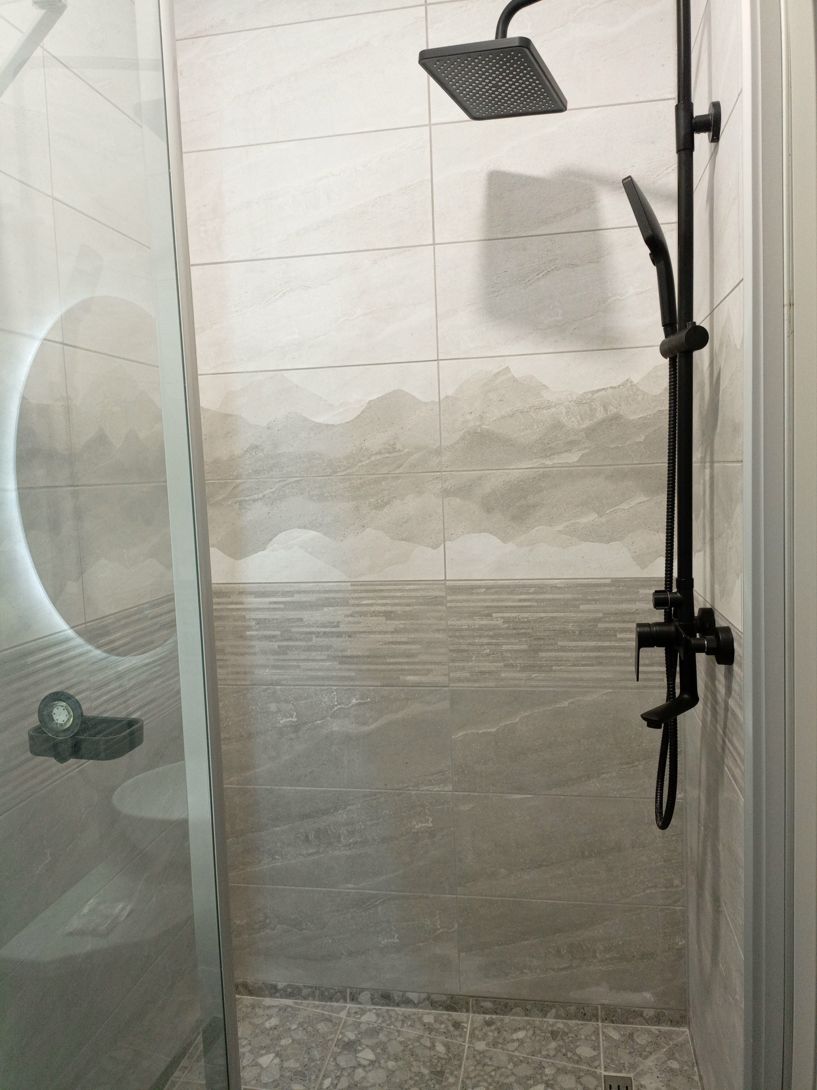 Двухместный номер с двуспальной кроватью и дополнительной кроватью