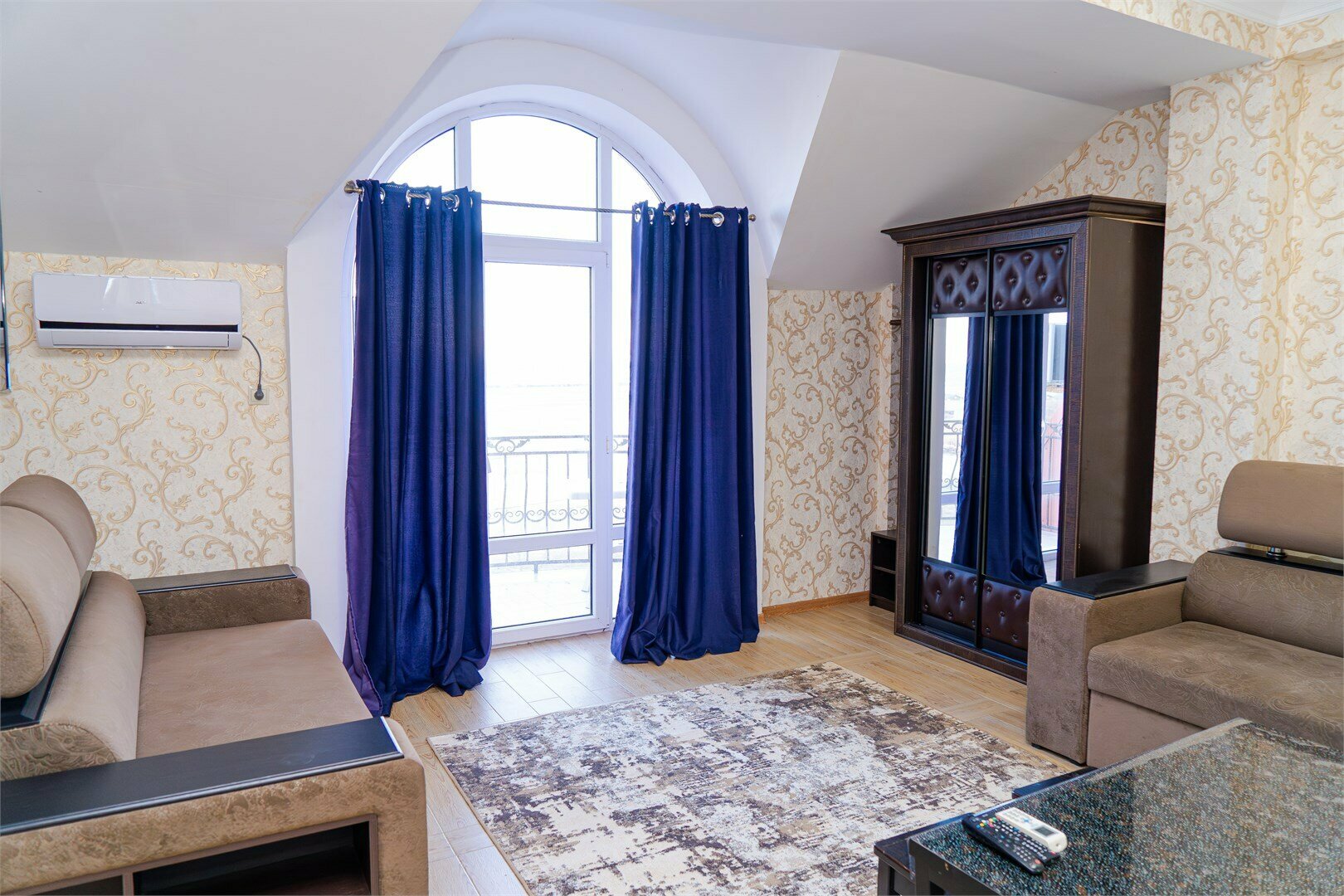 3 корпус, Люкс, двухкомнатный номер. 131. Смежные комнаты. Без лифта.