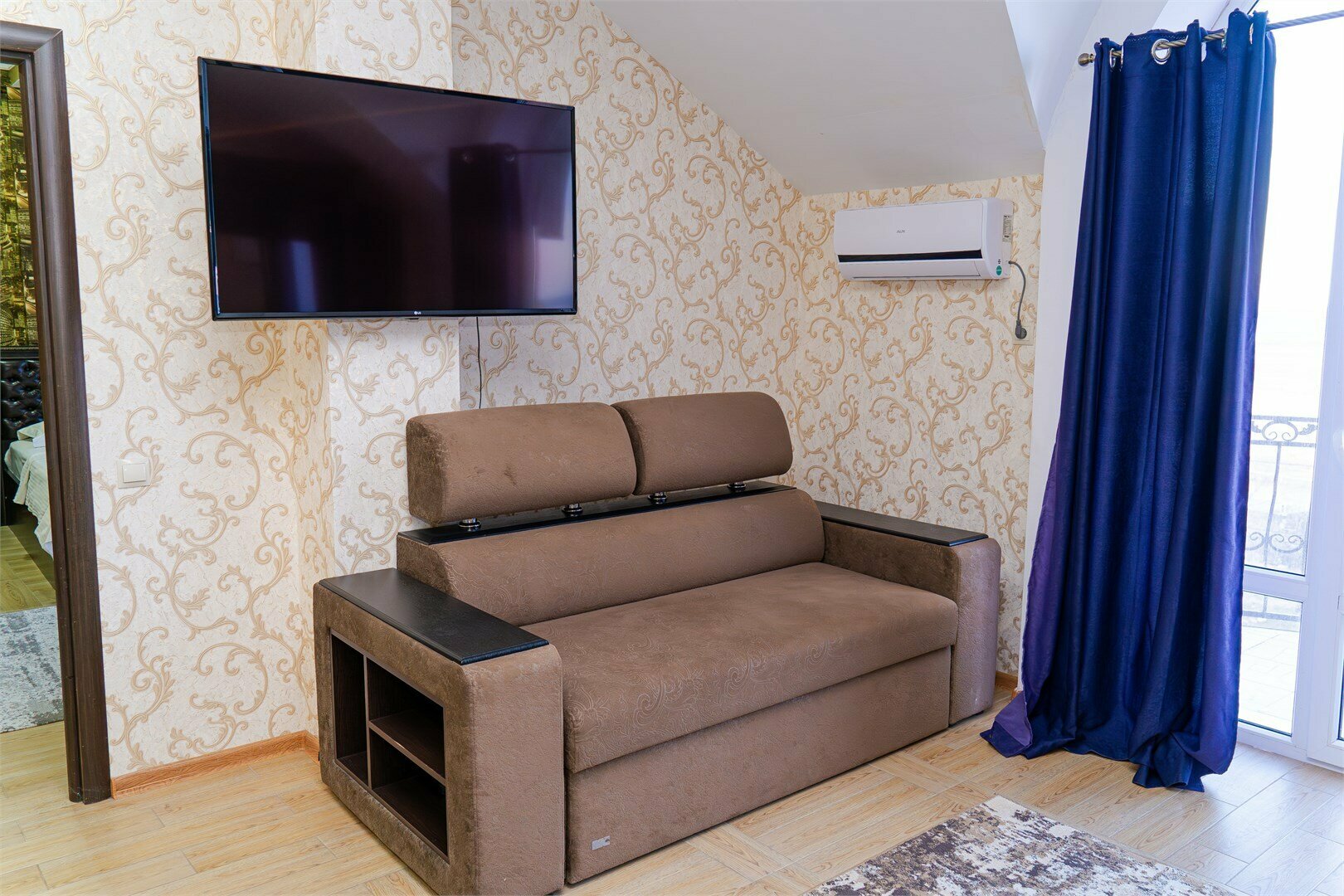 3 корпус, Люкс, двухкомнатный номер. 131. Смежные комнаты. Без лифта.