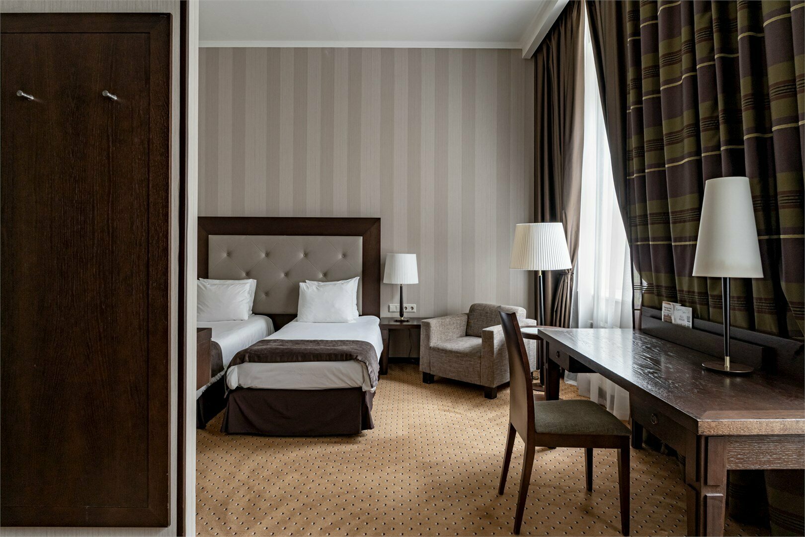 Улучшенный номер с одной большой или двумя раздельными кроватями