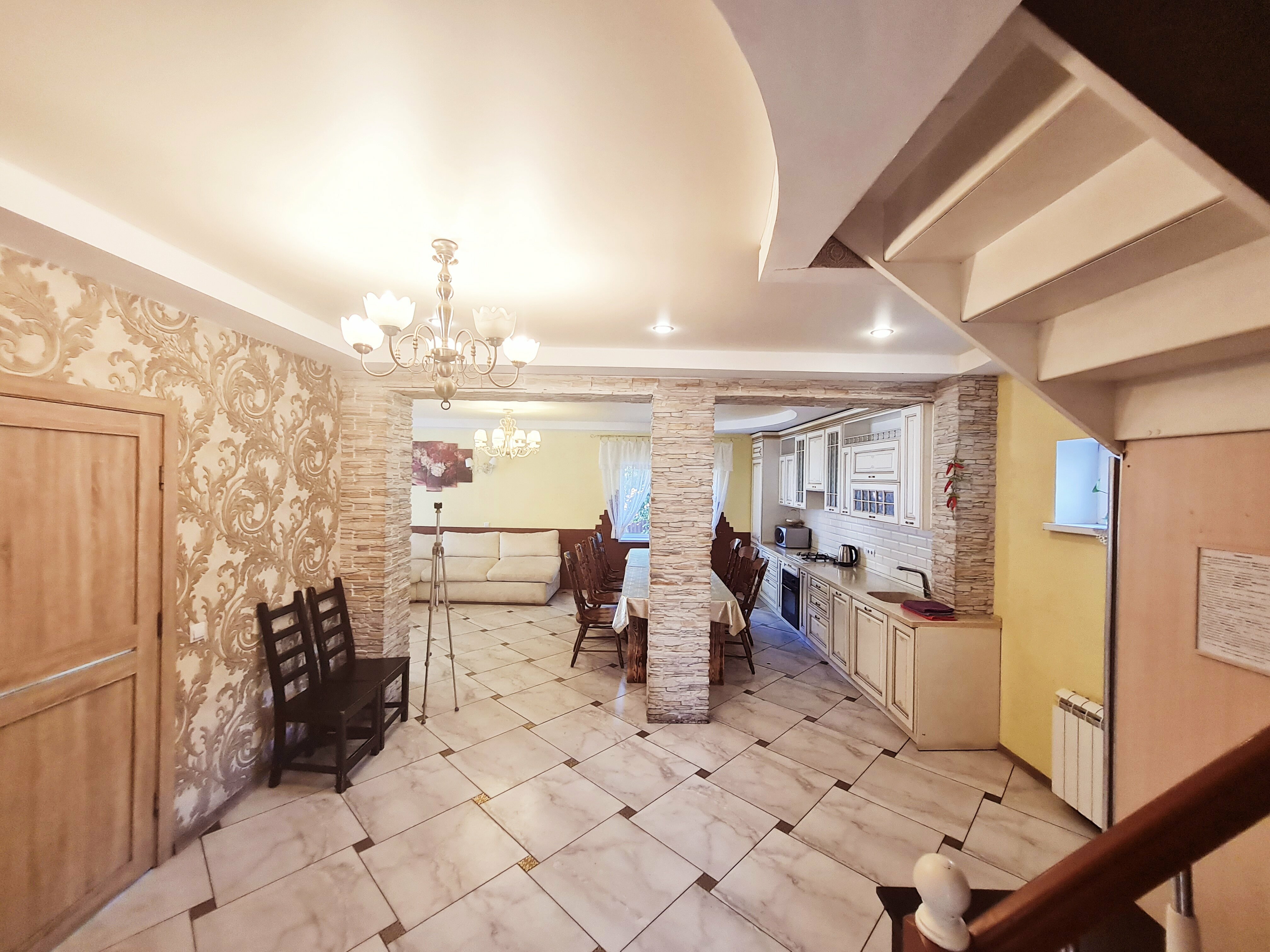 Коттедж с 6 спальнями