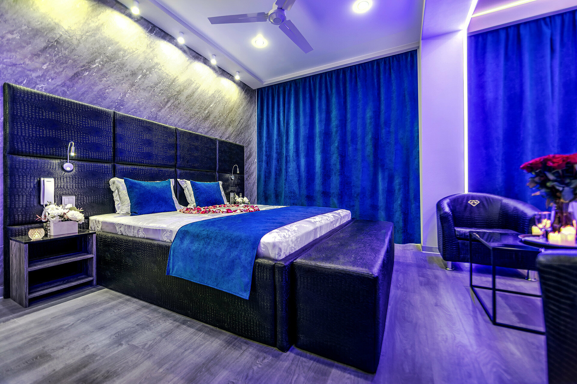 Двухместный номер с 1 кроватью и гидромассажной ванной (только для взрослых)