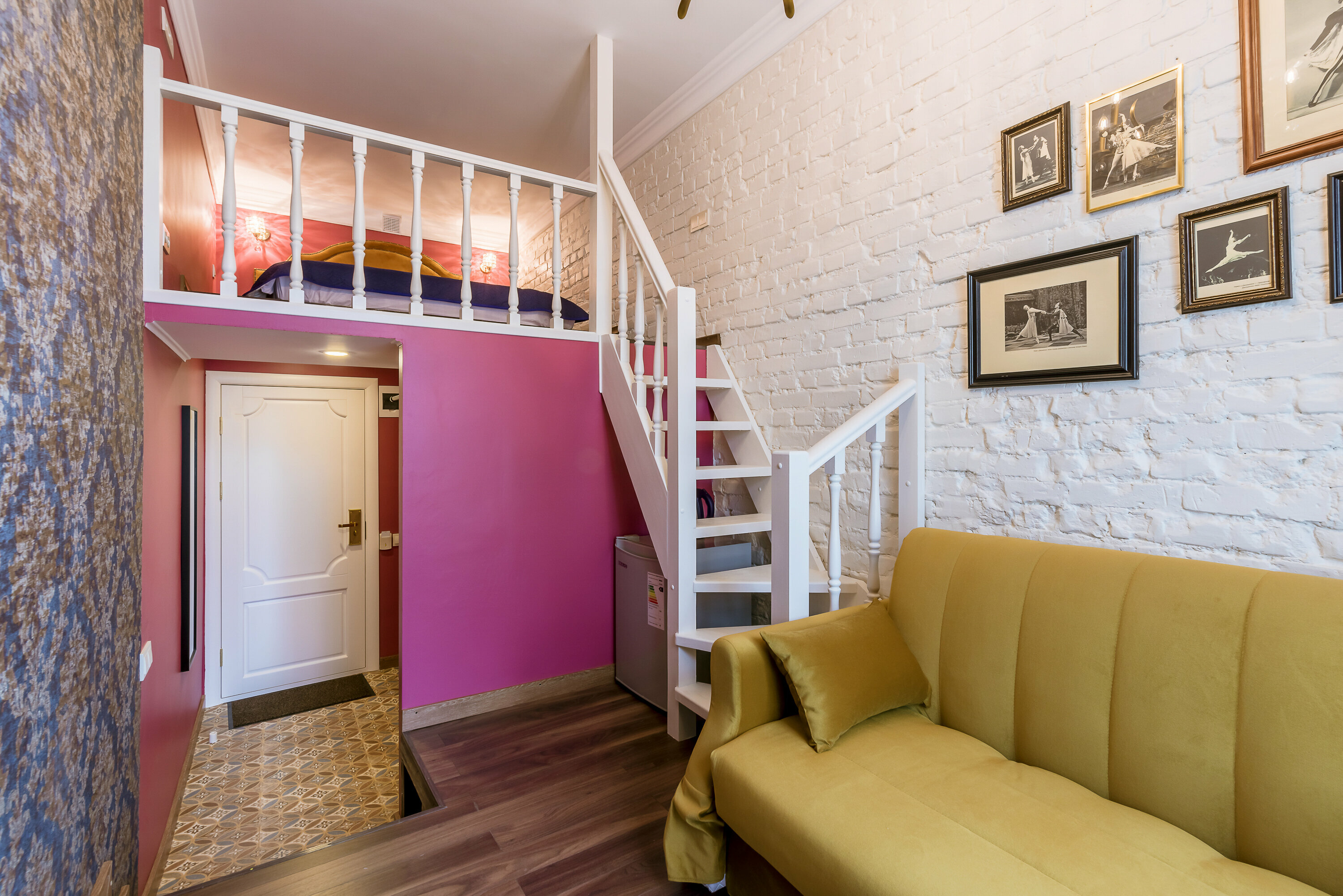 Дизайнерская студия с видом на Казанский Собор и реку