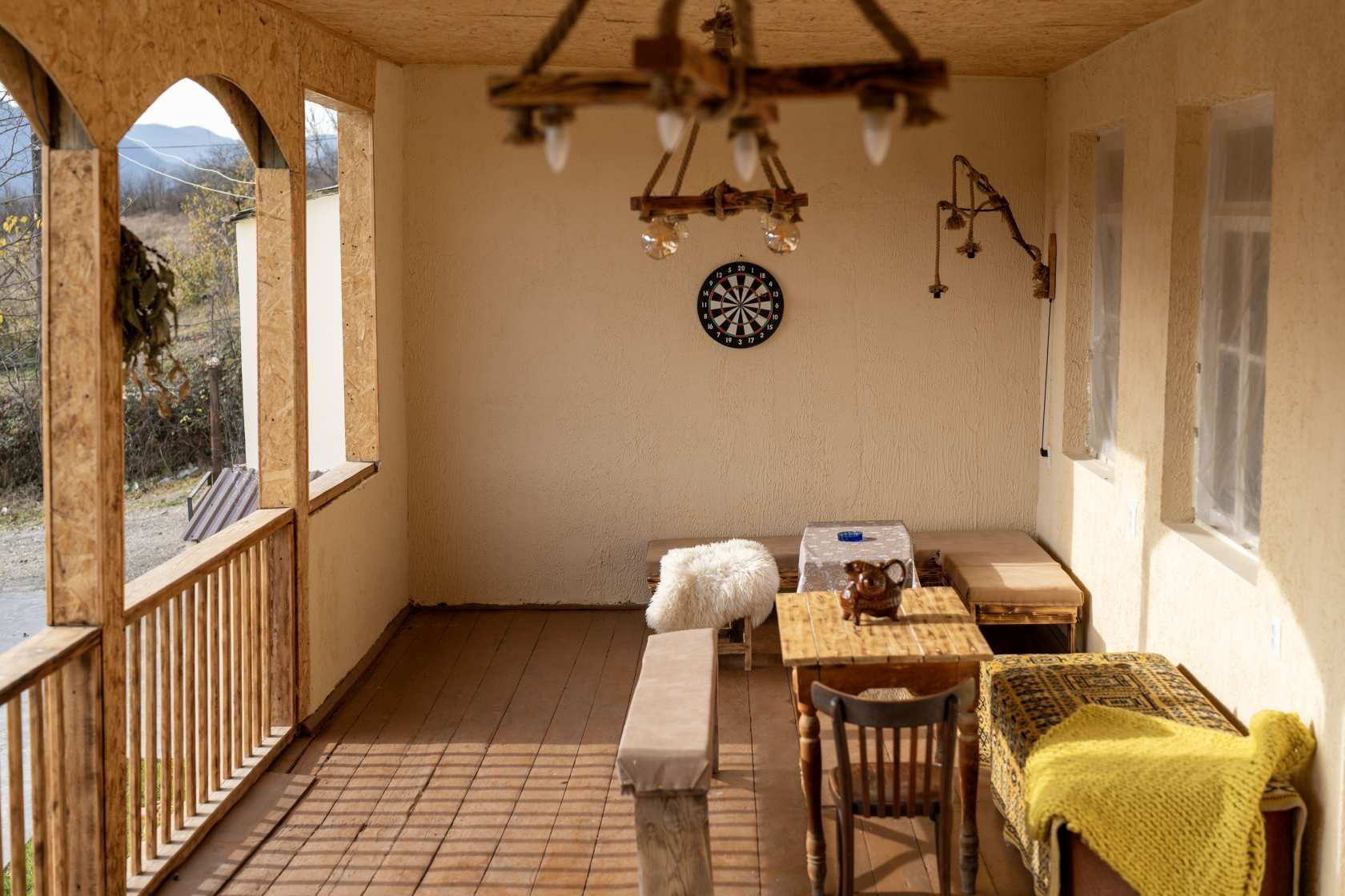 Койко-место в номере с видом на горы с четырьмя кроватями