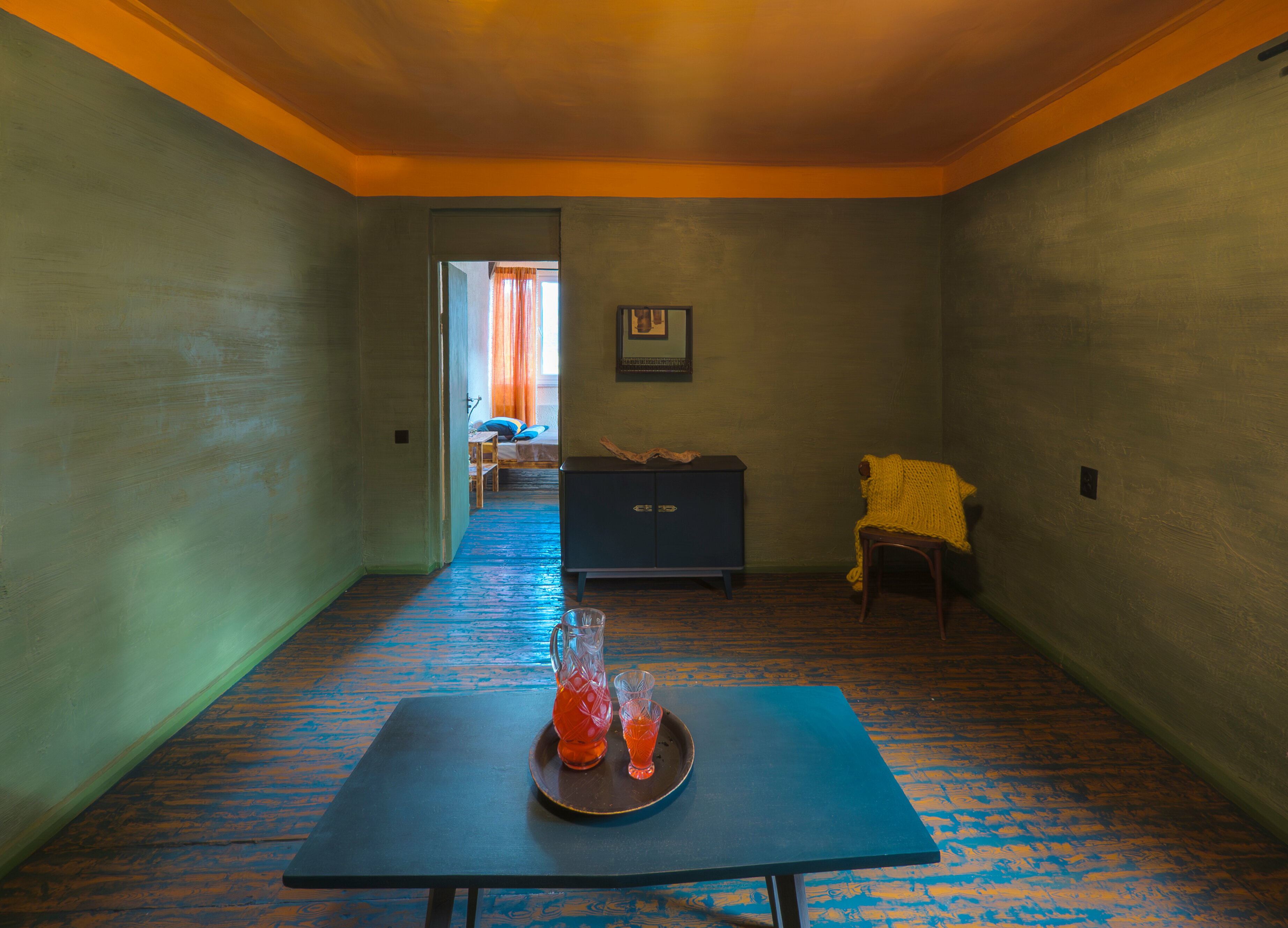 Двухкомнатный семейный номер с собственным душем