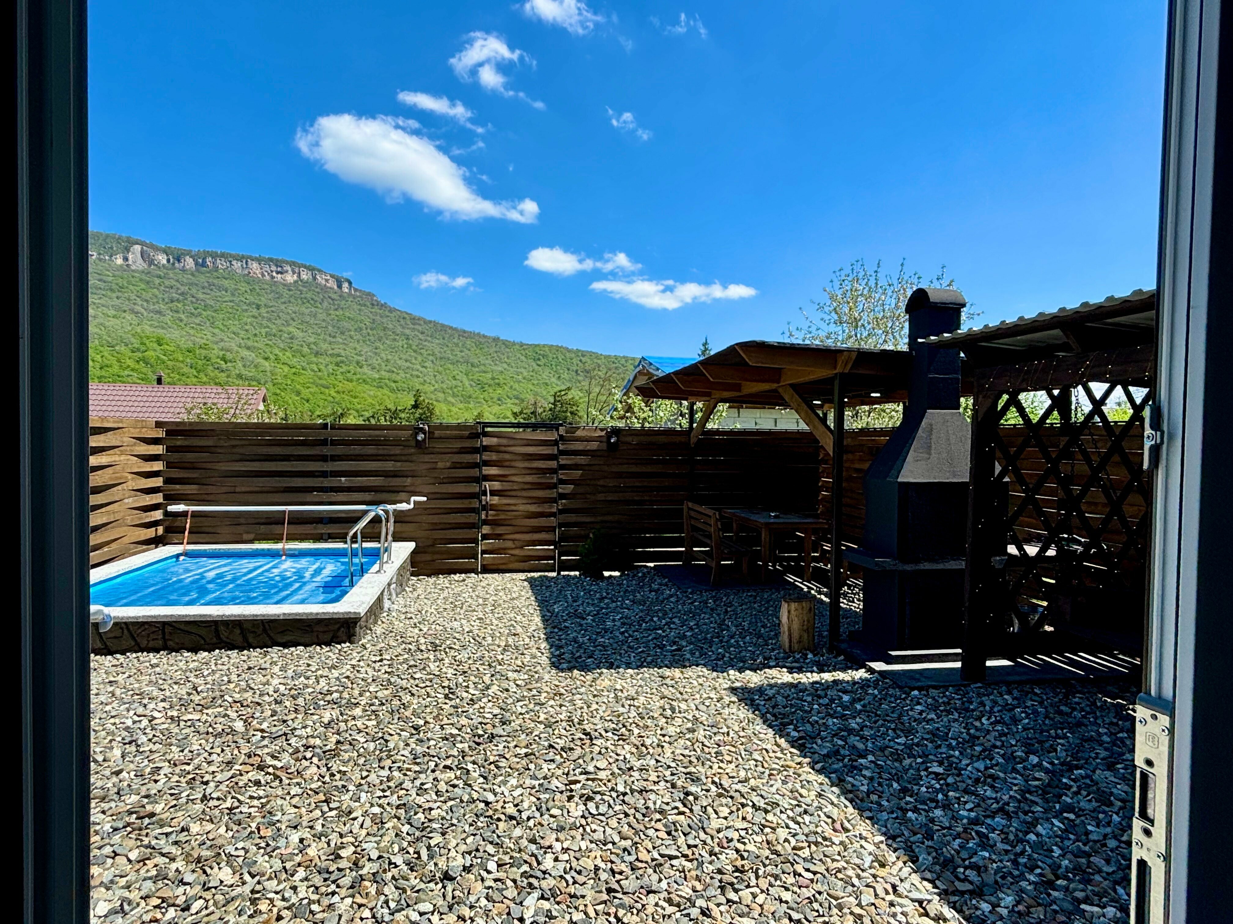 Дом с собственным бассейном