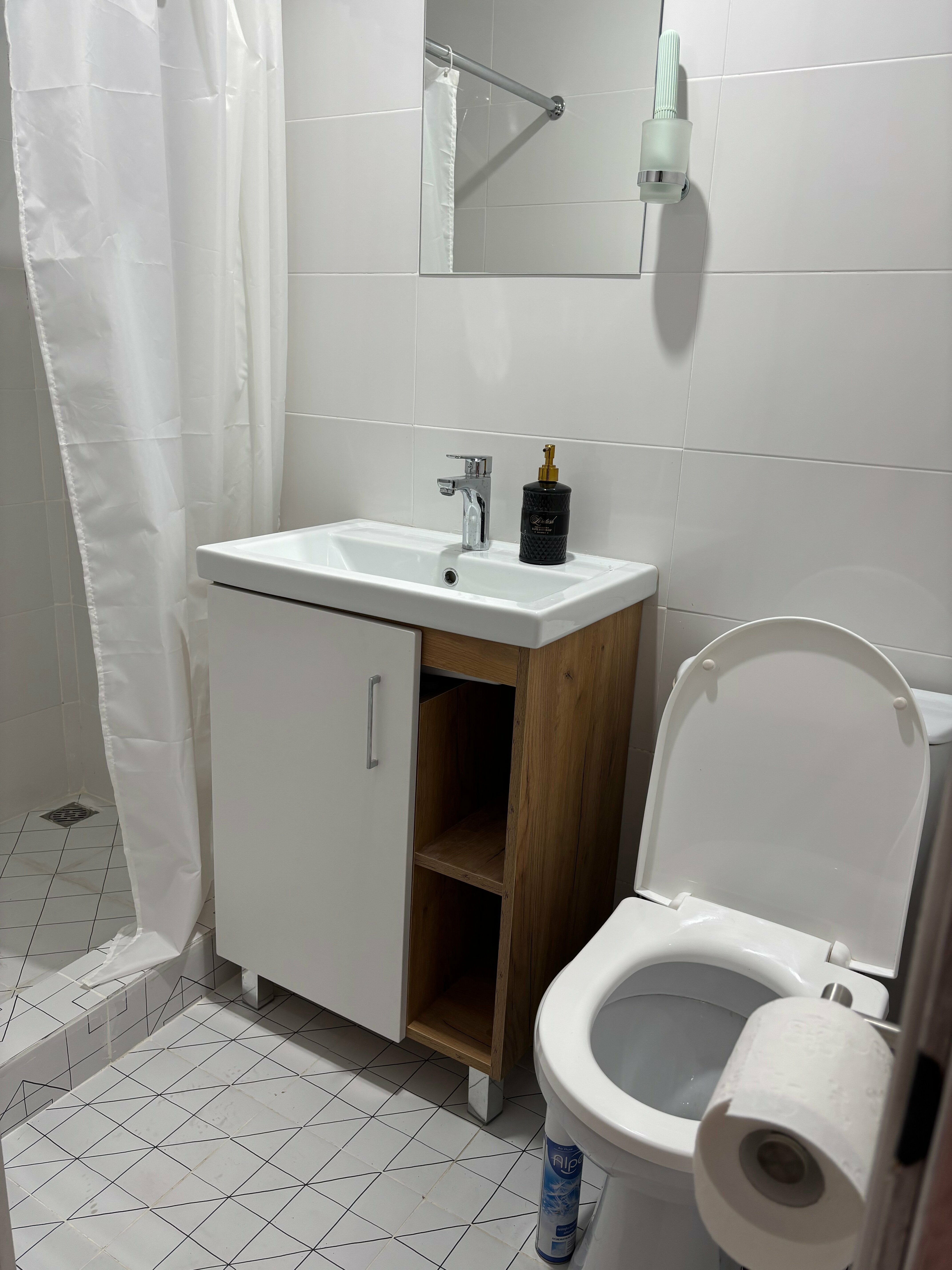 Трехместный номер «Комфорт» с душем