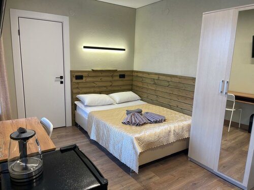 Трехместный номер с собственной ванной комнатой