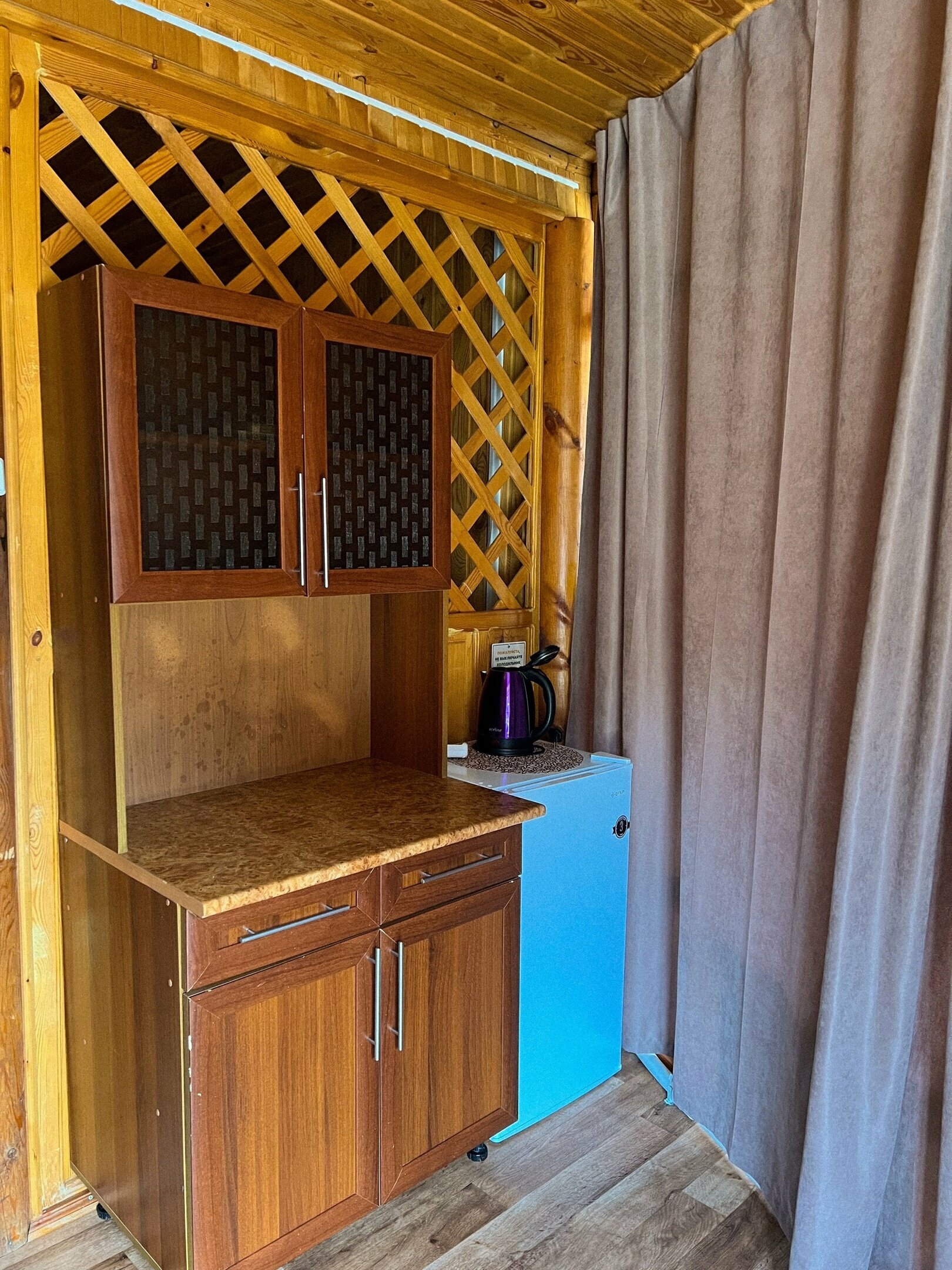 Четырёхместный номер с душем и туалетом на первом этаже с отдельным входом