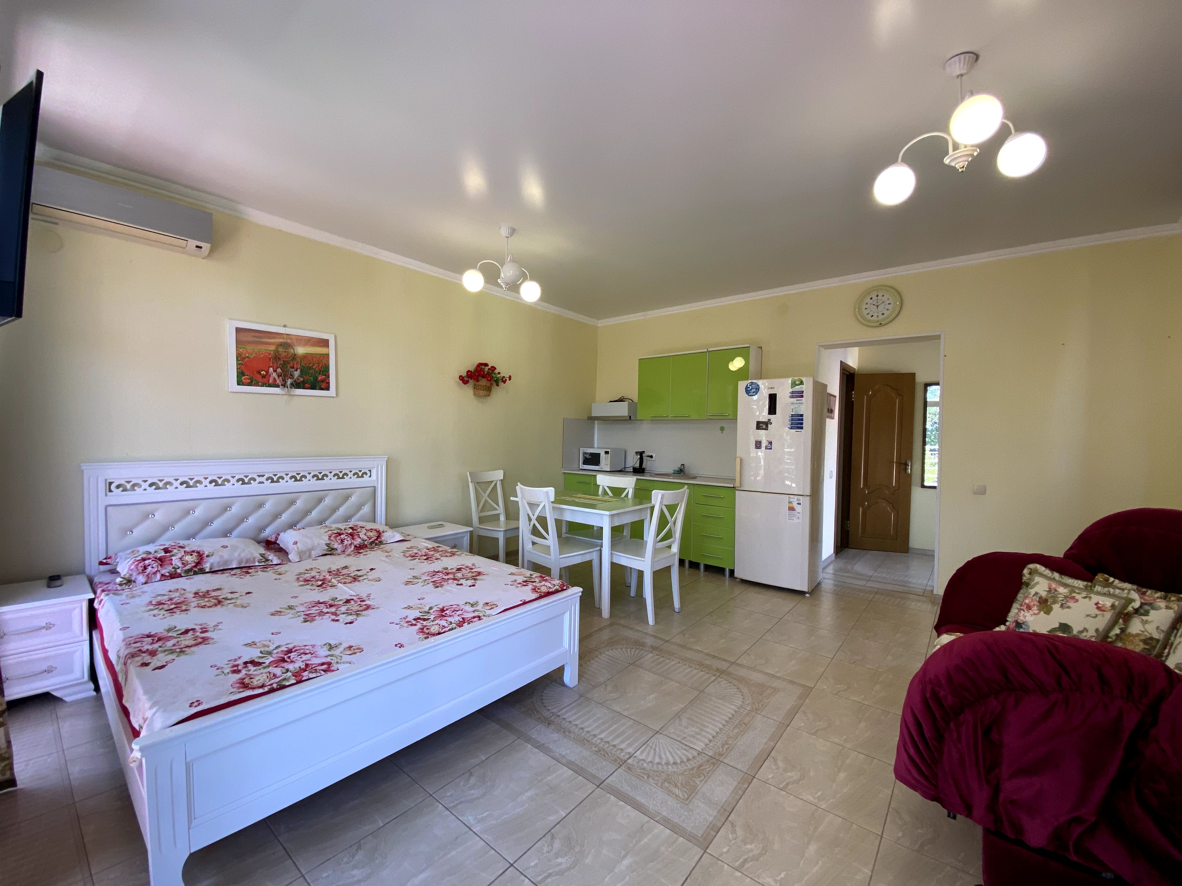 Апартаменты-студия с видом на море