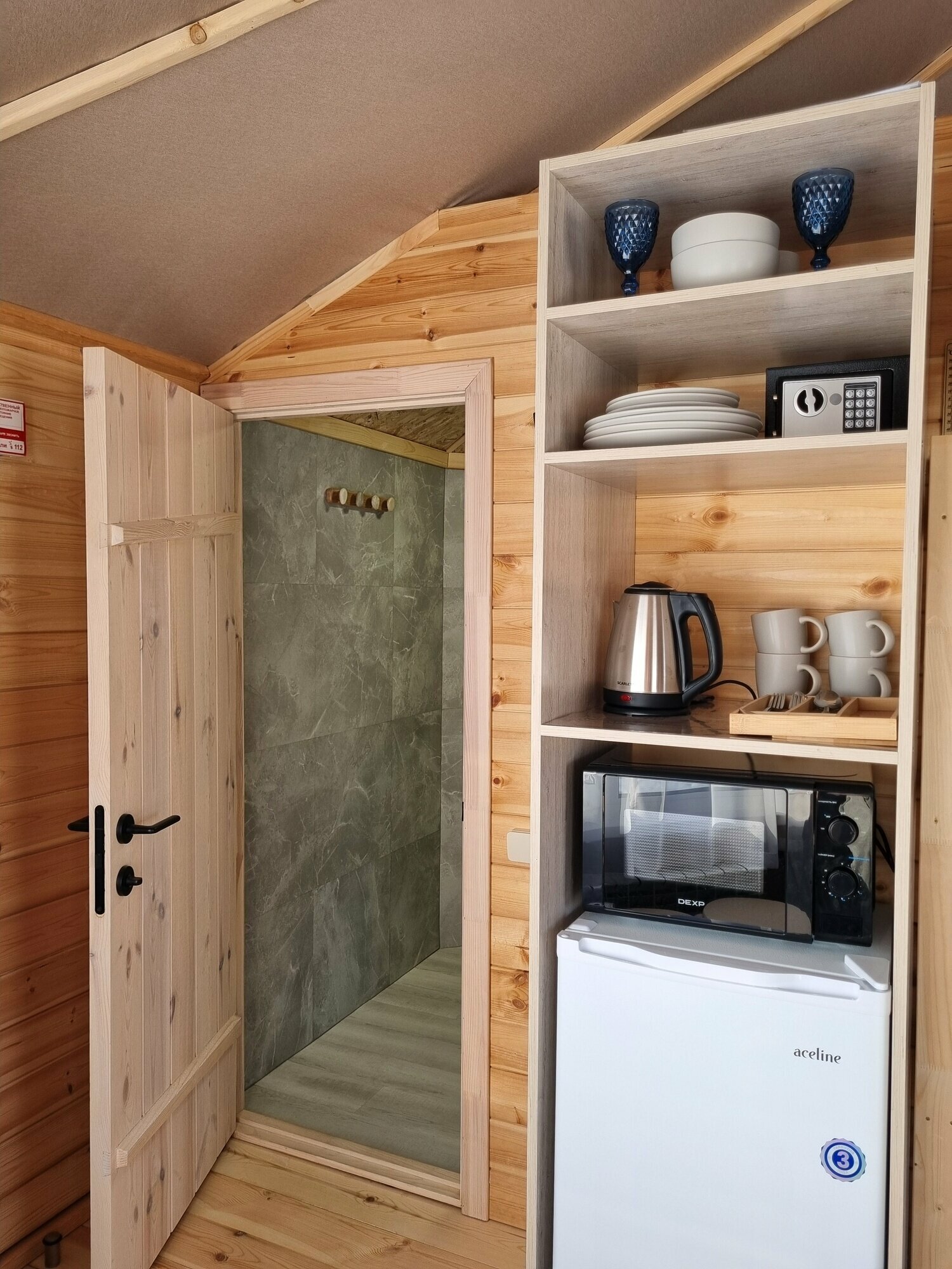 4х местная благоустроенная юрта с двуспальной кроватью и диваном