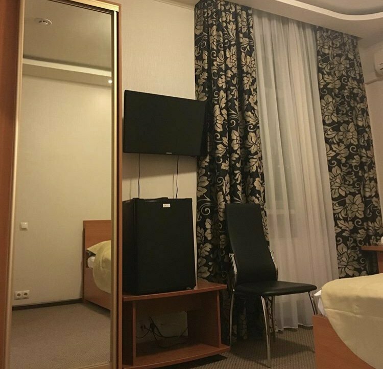 Полу-люкс с двуспальной кроватью №6