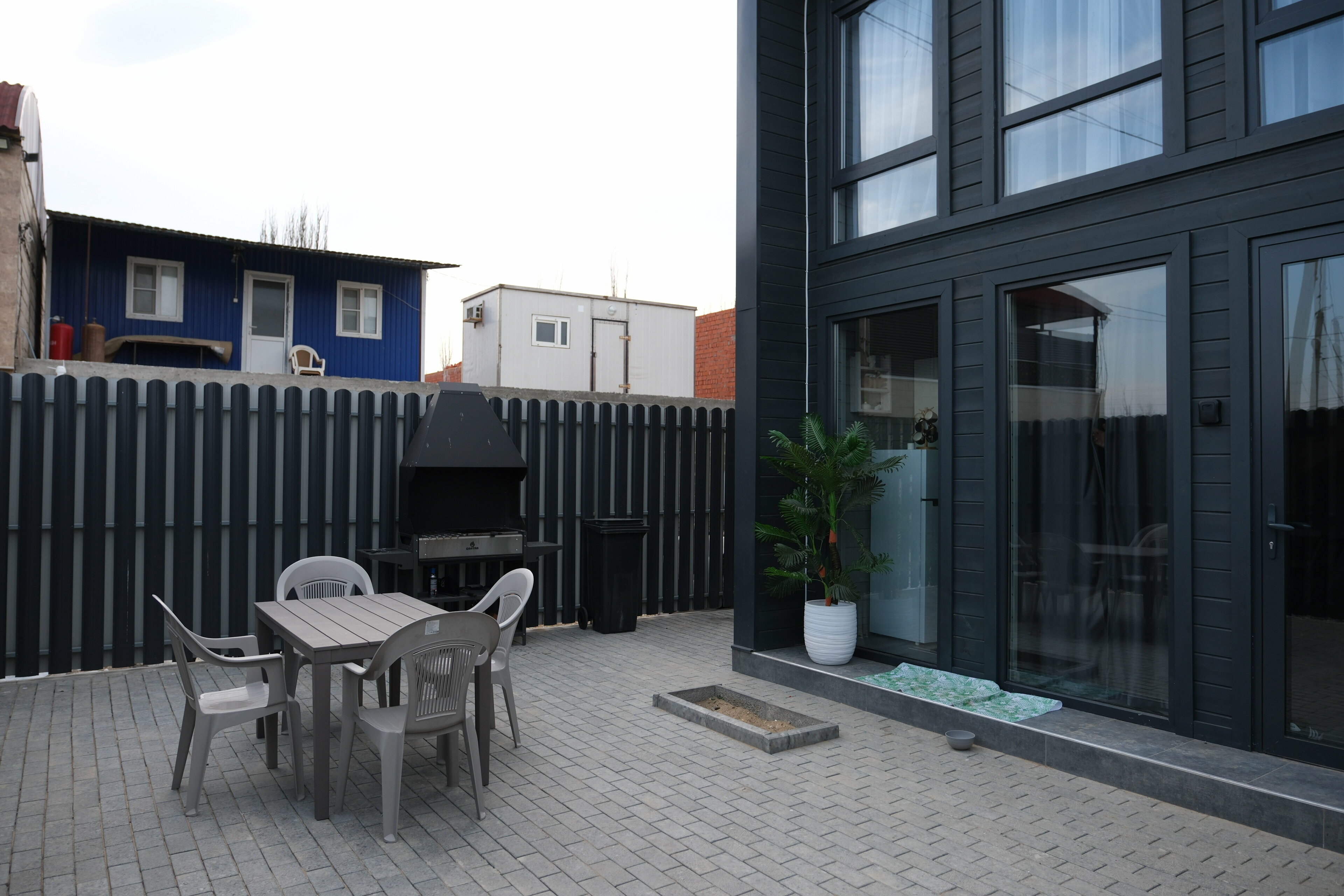 Гостевой домик с двумя двуспальными кроватями