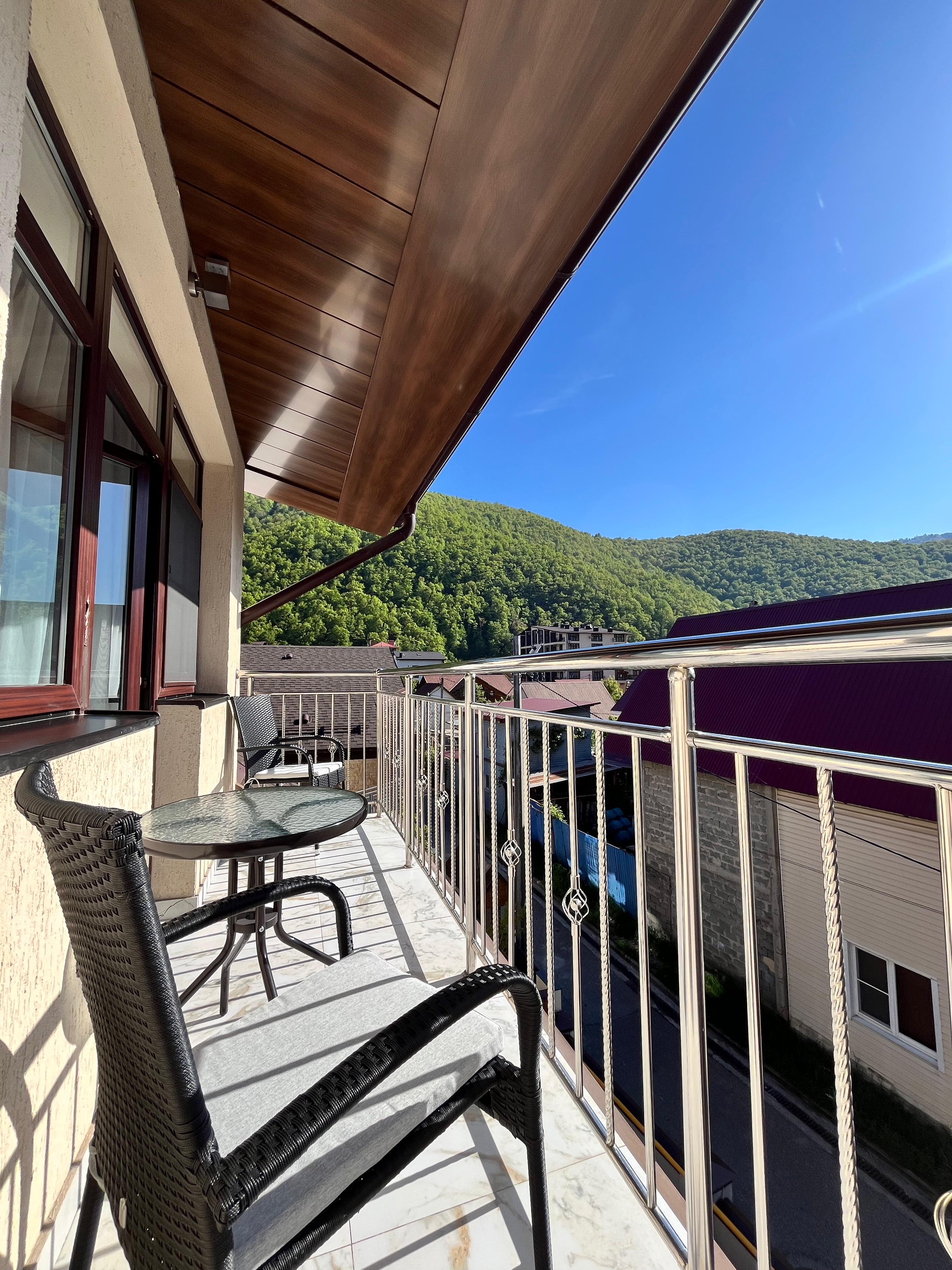 Студия четырёхместная с мини-кухней и балконом