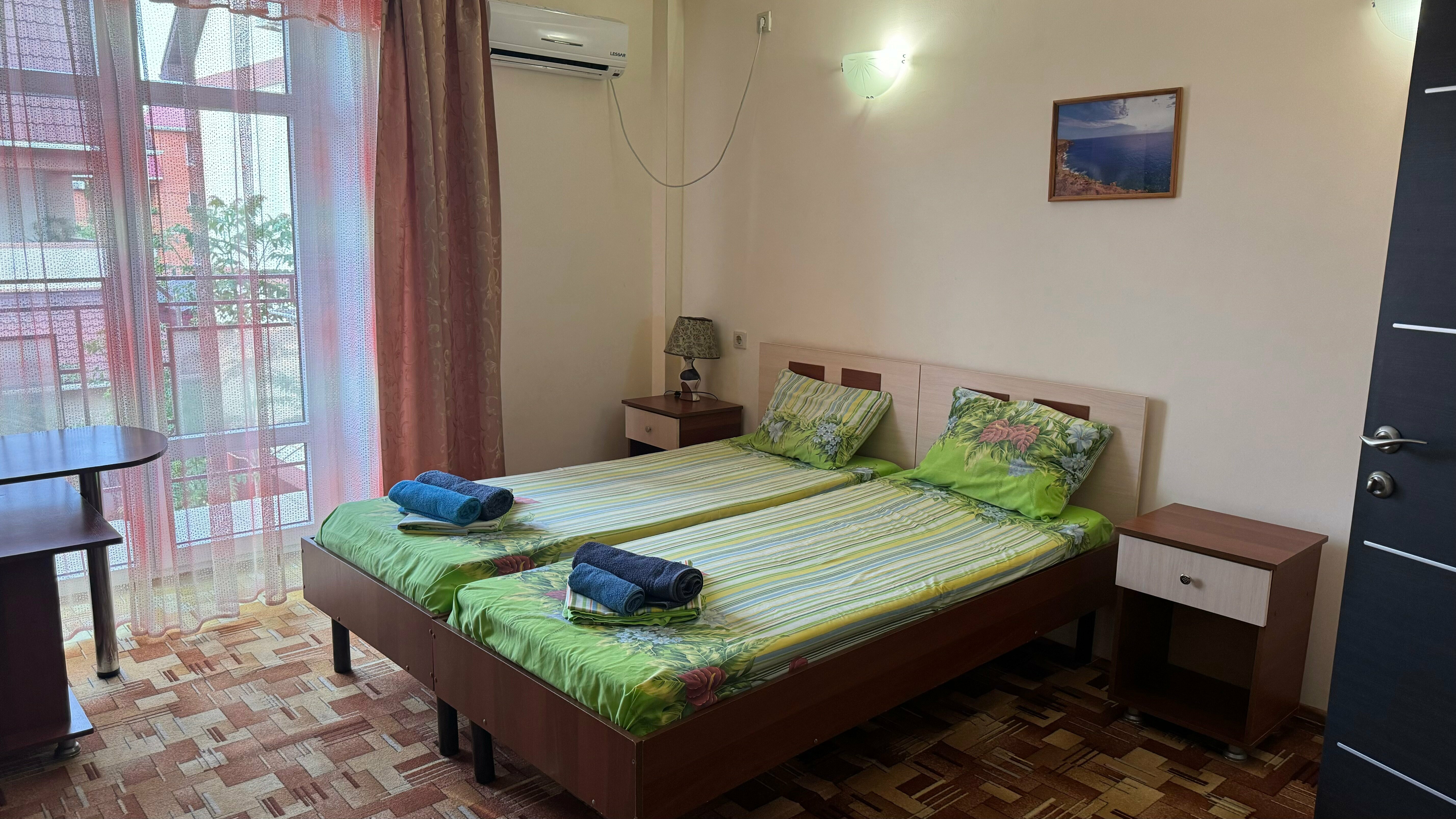 Трехместный номер с балконом